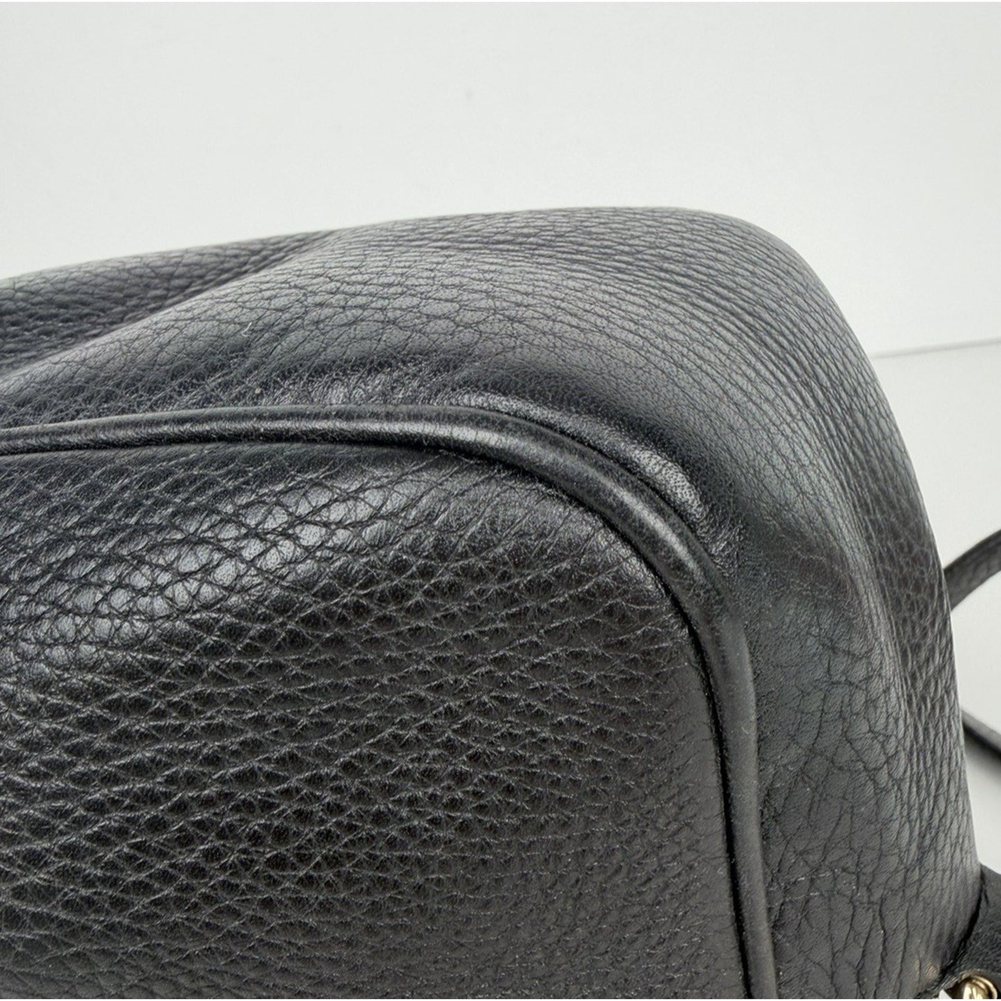 Gucci Soho Small Disco Shoulder Bag in Black Pebbled Calfskin Leather S19