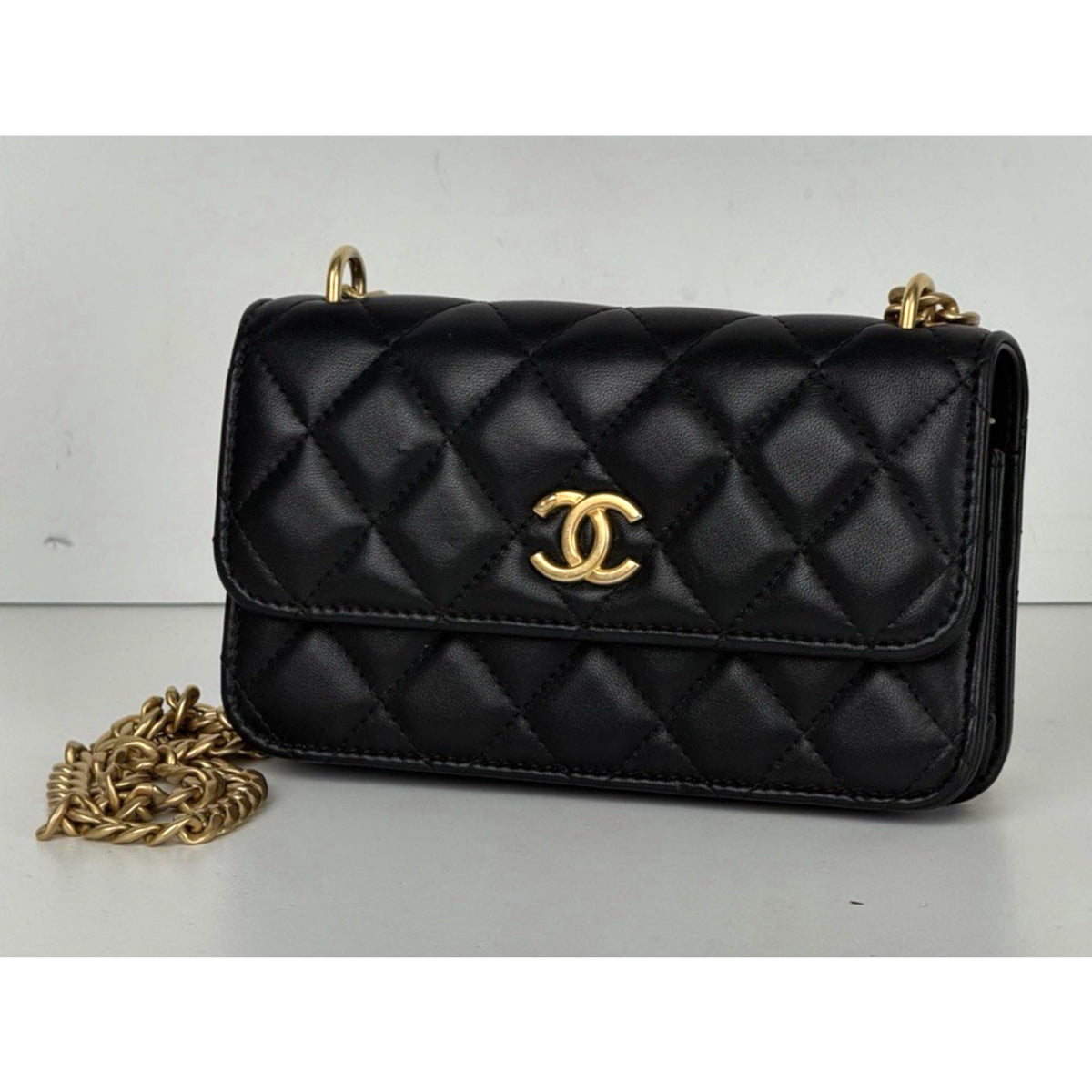 Chanel Dynasty Flap Phone Holder Bag in Black Leather with Gold-Tone HW 2019 D5
