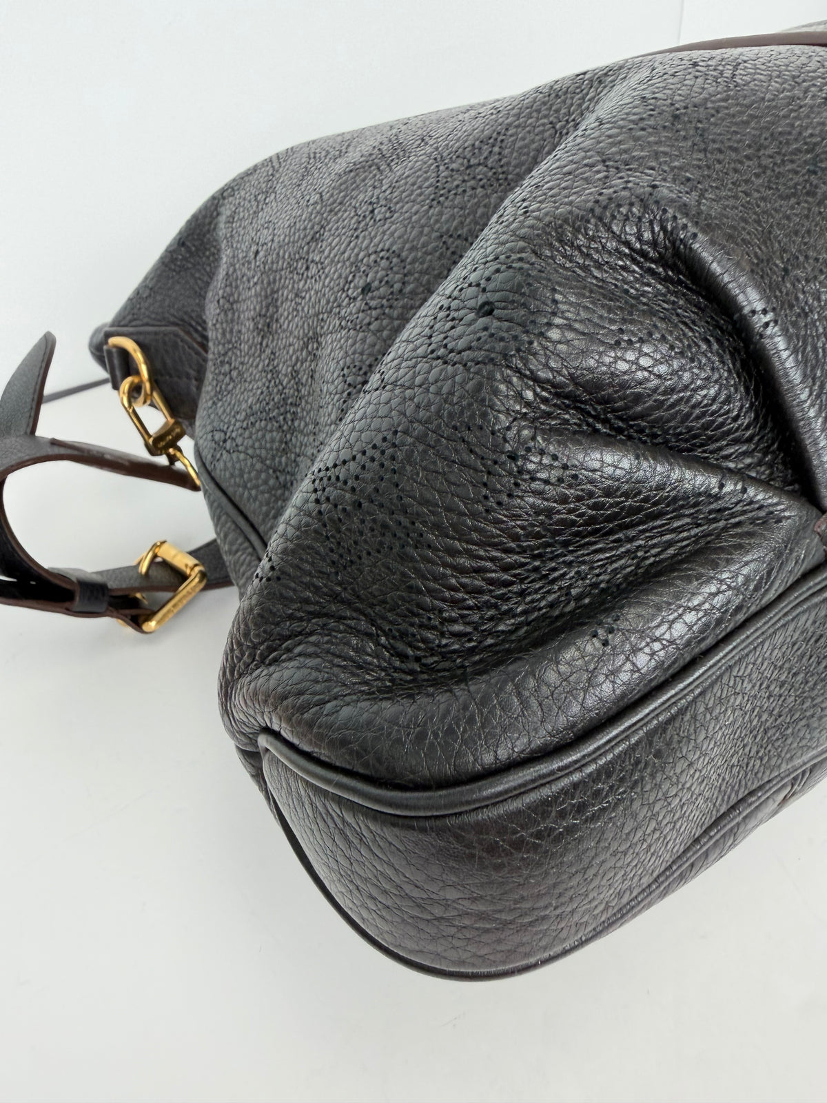 Louis Vuitton Monogram Mahina Selene MM Shoulder Bag in Black Leather YC1
