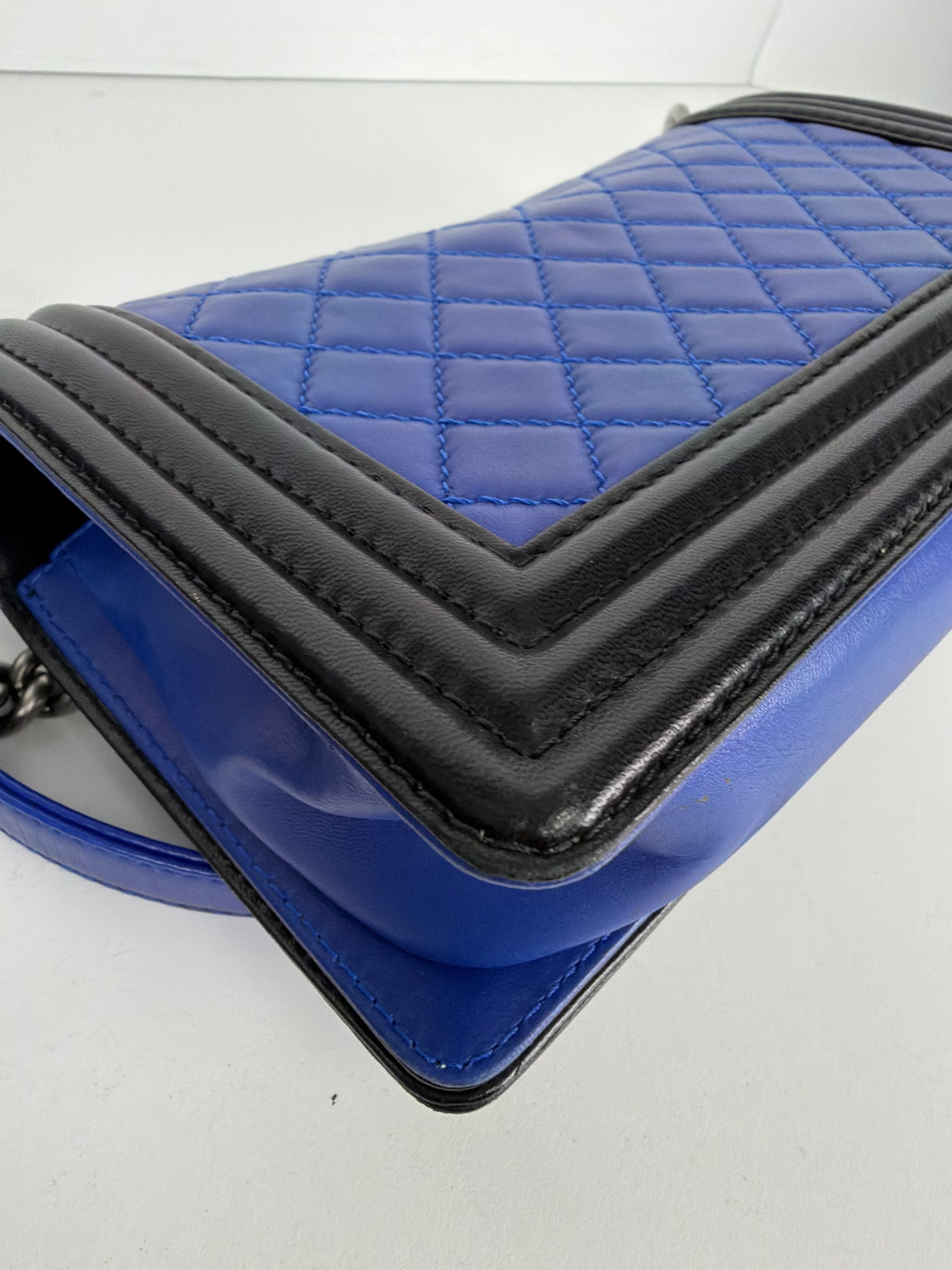 Chanel Medium Boy Bag in Blue & Black Quilted Lambskin Leather 2014 D8
