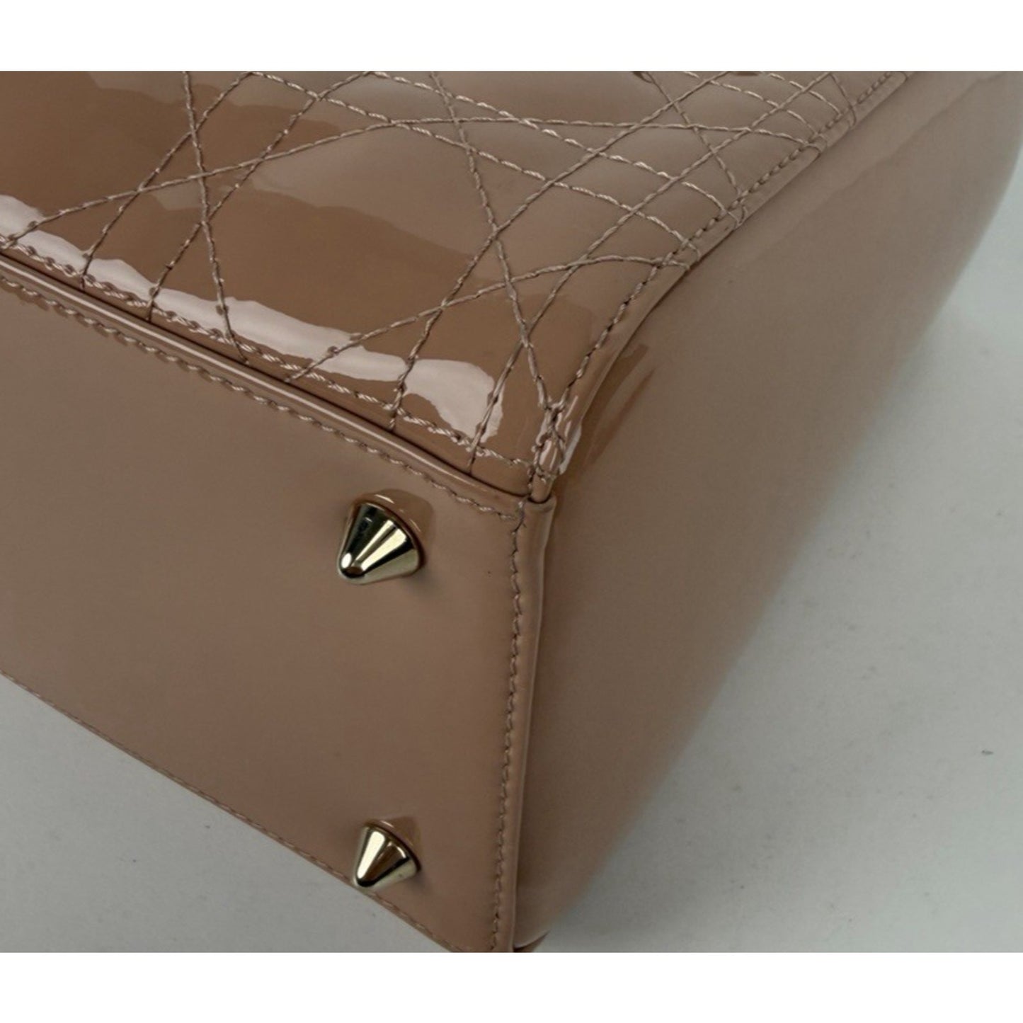 Christian Dior Lady Dior Medium Bag in Neutral High-Gloss Patent Leather D1