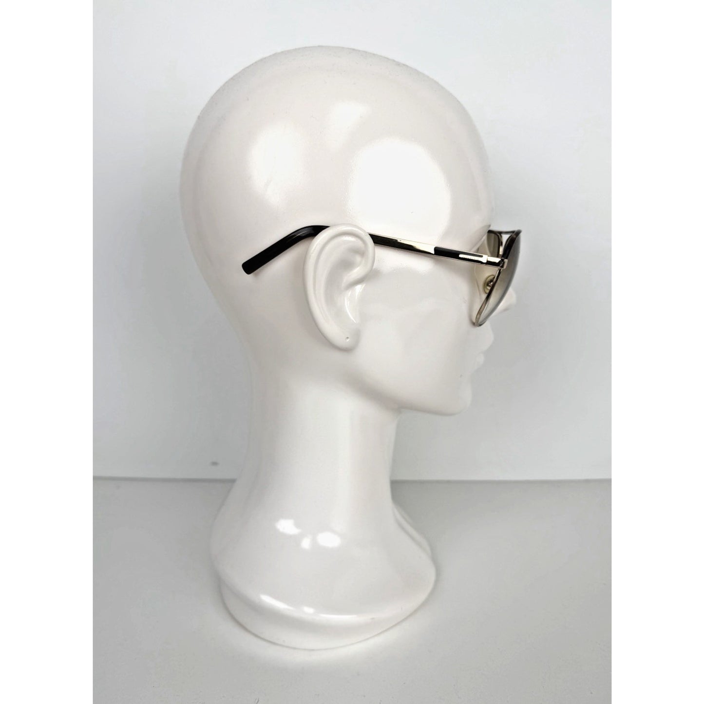 Gucci Aviator Sunglasses in Gold Frame with Brown Gradient Lenses Unisex O1