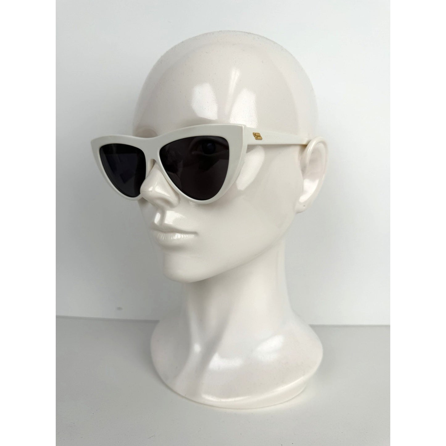 Bottega Veneta Cat-Eye Sunglasses White Acetate Frame Black Lenses K-1