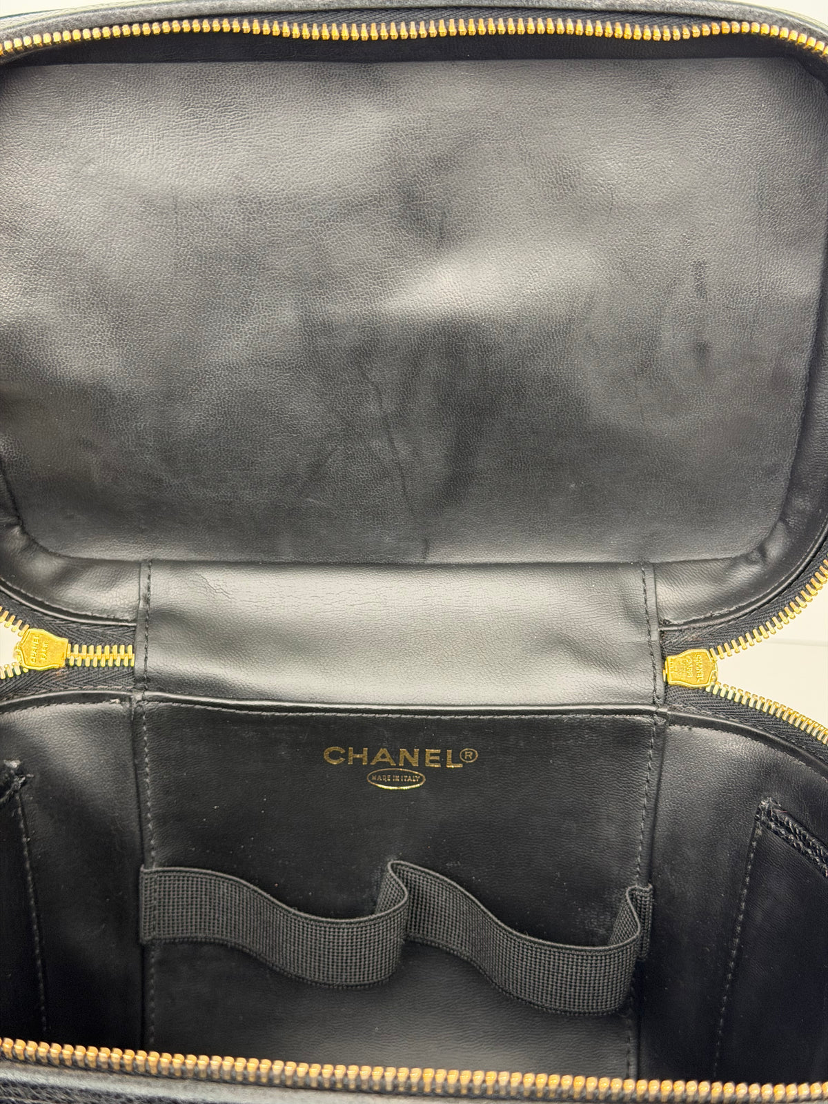 Chanel CC Logo Vanity Case Vintage in Black Caviar Leather 1996-1997 YU-3