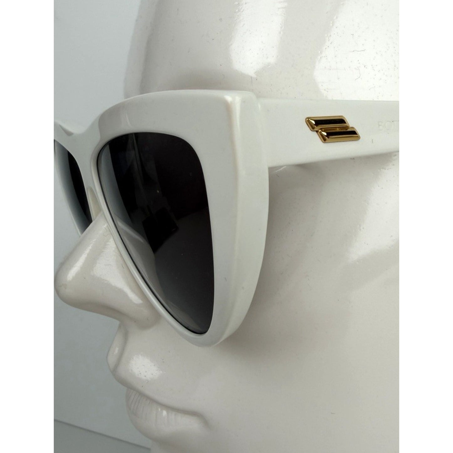 Bottega Veneta Cat-Eye Sunglasses White Acetate Frame Black Lenses K-1