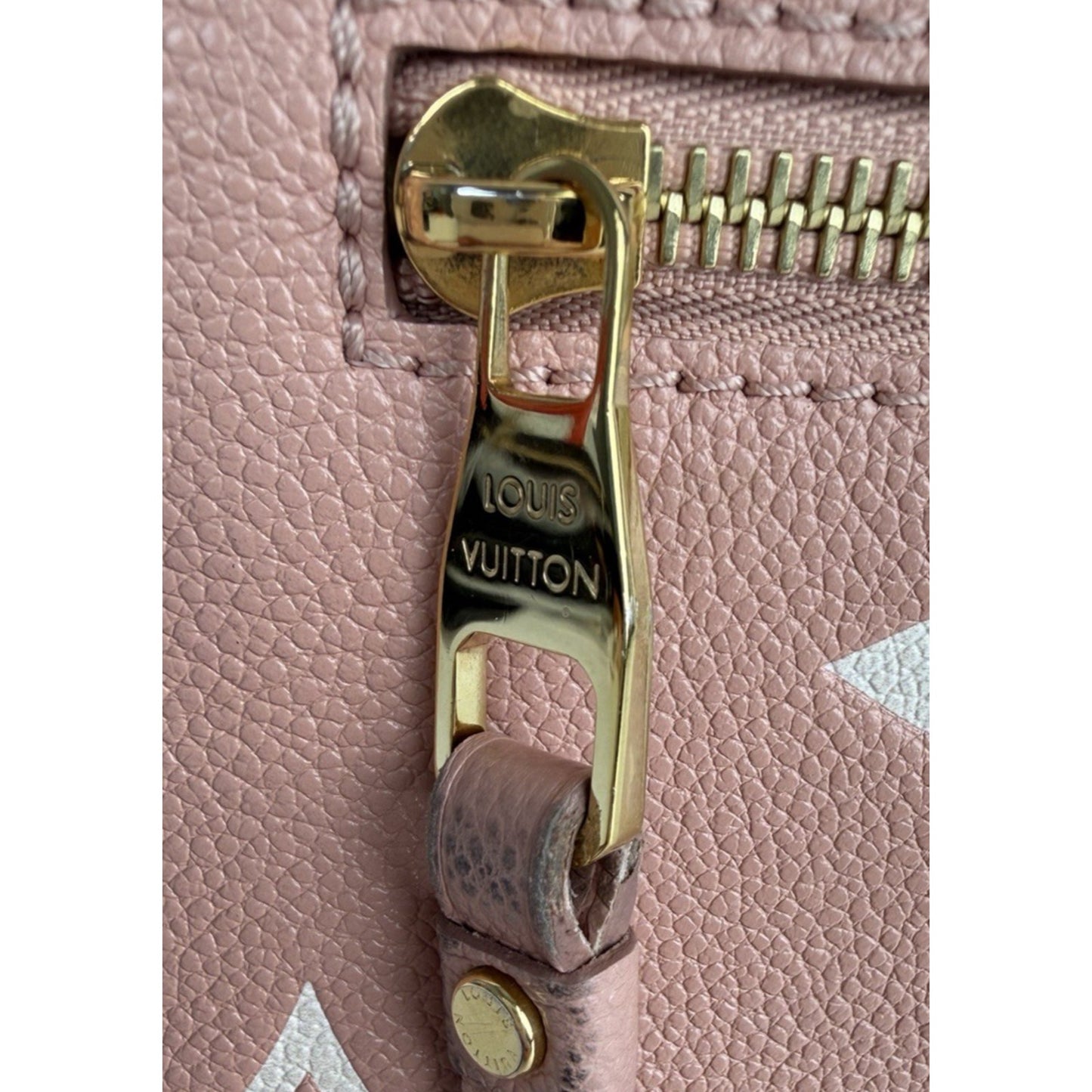 Louis Vuitton Pochette Metis Bicolor Rose Trianon & Cream Shoulder Bag NFC E2