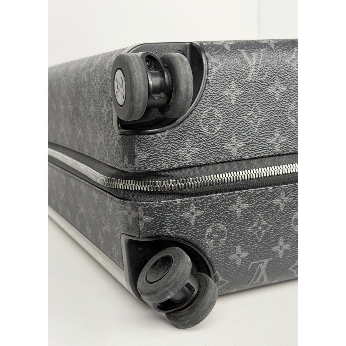 Louis Vuitton Horizon 50 Suitcase in Monogram Eclipse Canvas Microchipped
