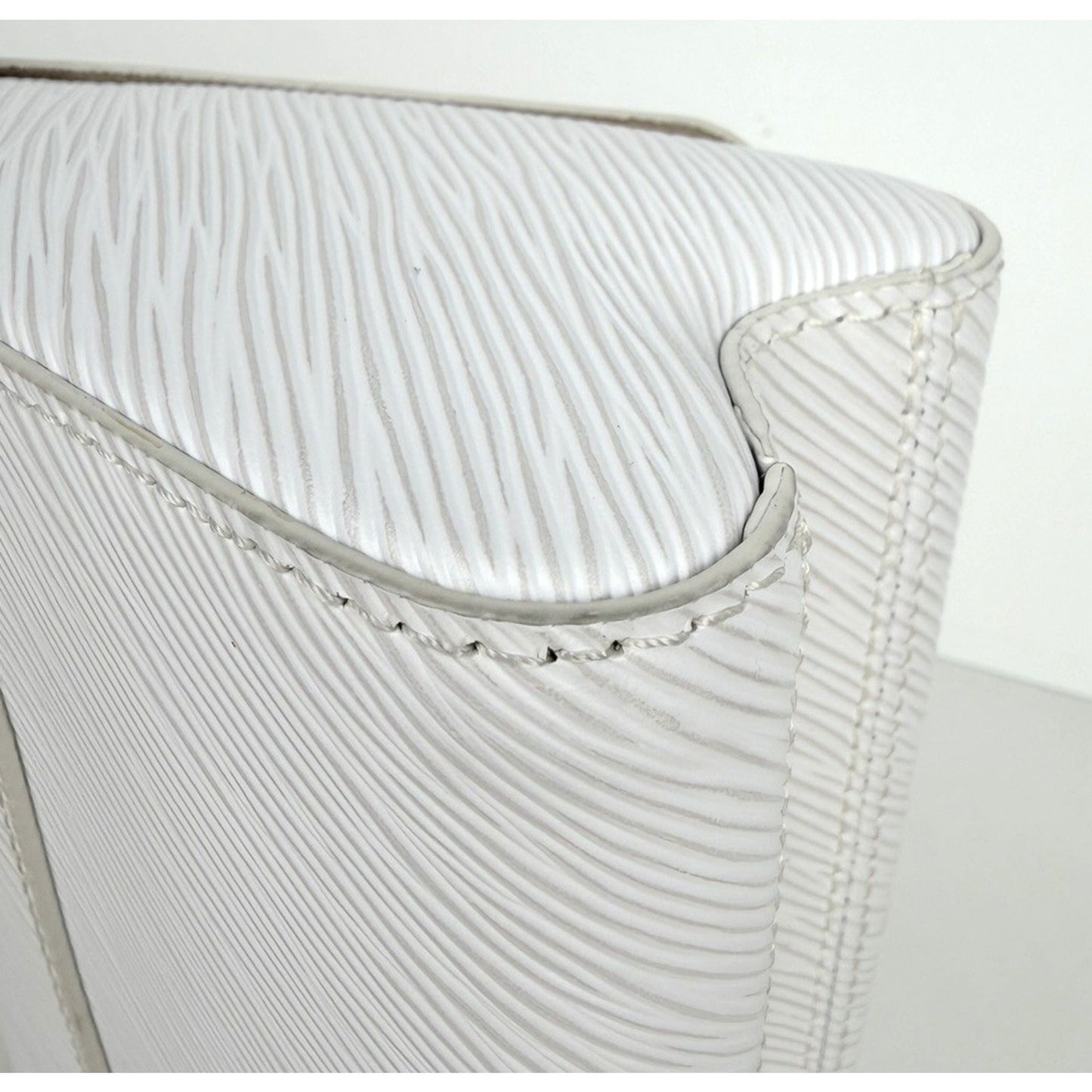 Louis Vuitton Twist PM Shoulder Bag in White Epi Leather 2020 D3