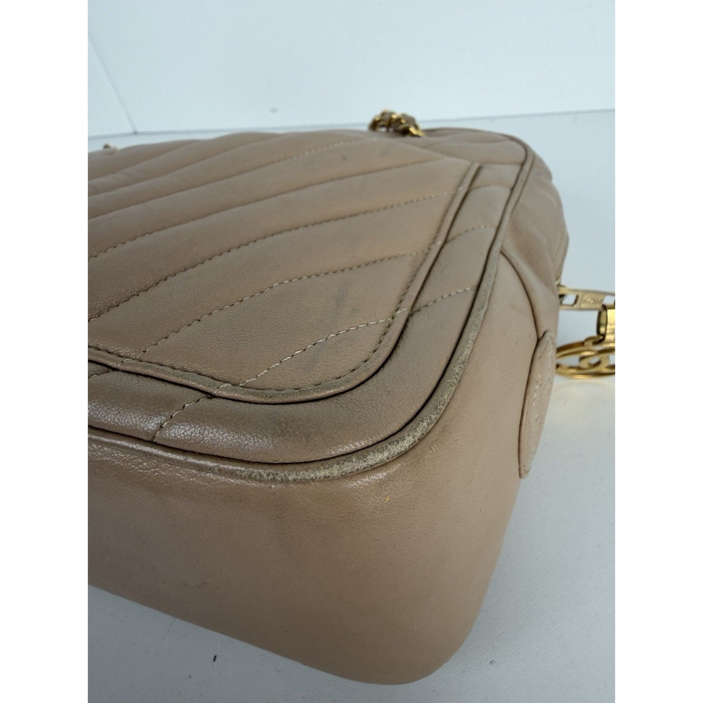 Chanel Chevron Camera Shoulder Bag Vintage in Beige Leather 1989 – 1991 S04