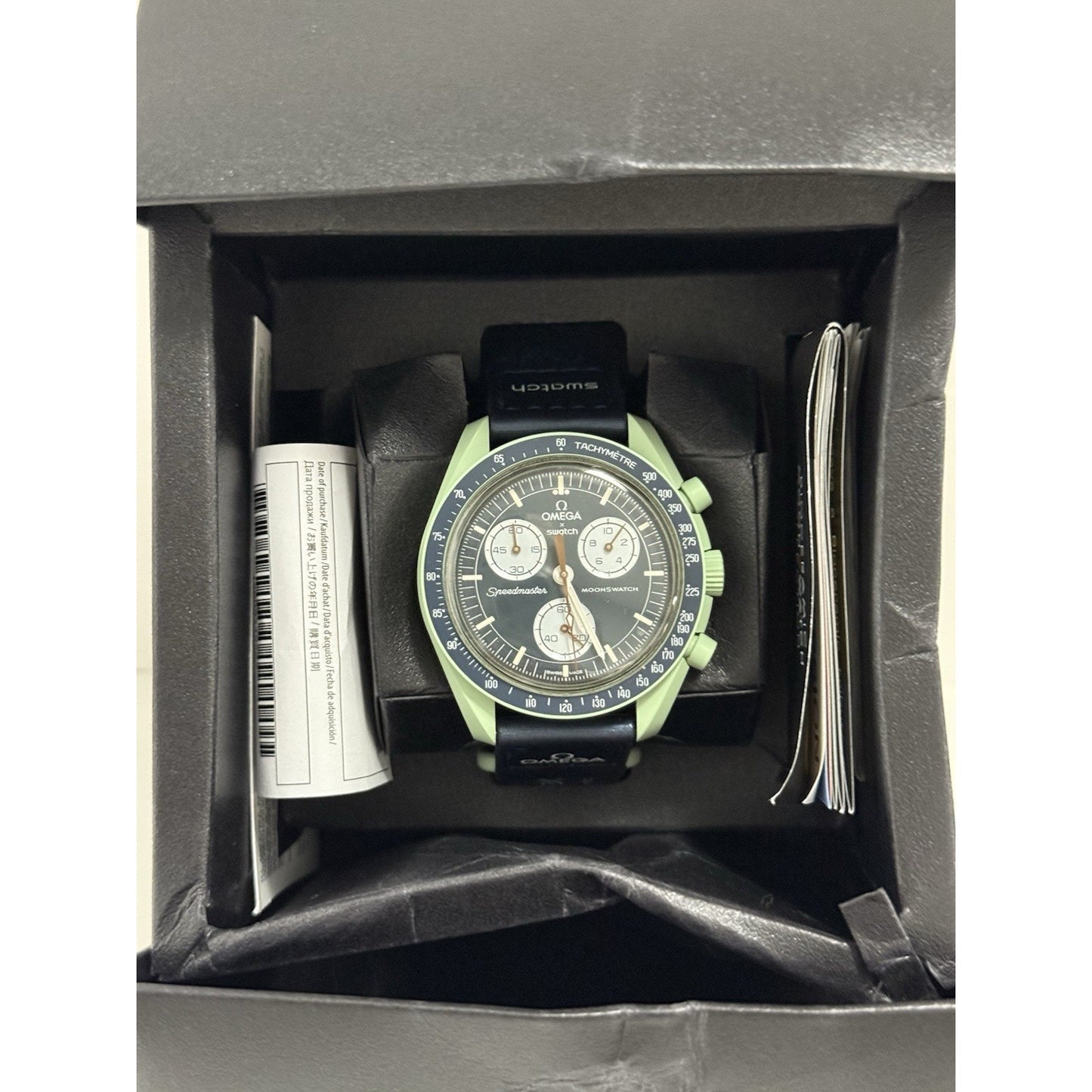 OMEGA X SWATCH Moonswatch Speedmaster Mission on Earth 42mm SO33G100