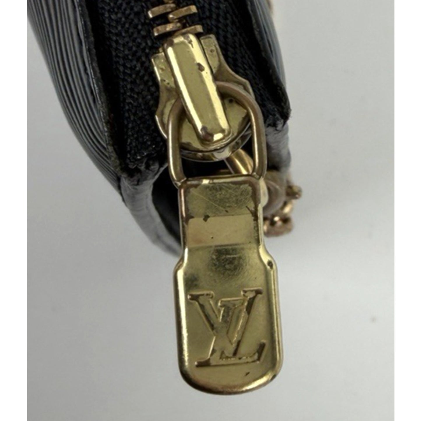 Louis Vuitton Pochette Accessoires Bag in Black Epi Leather Vintage 2000 S-09
