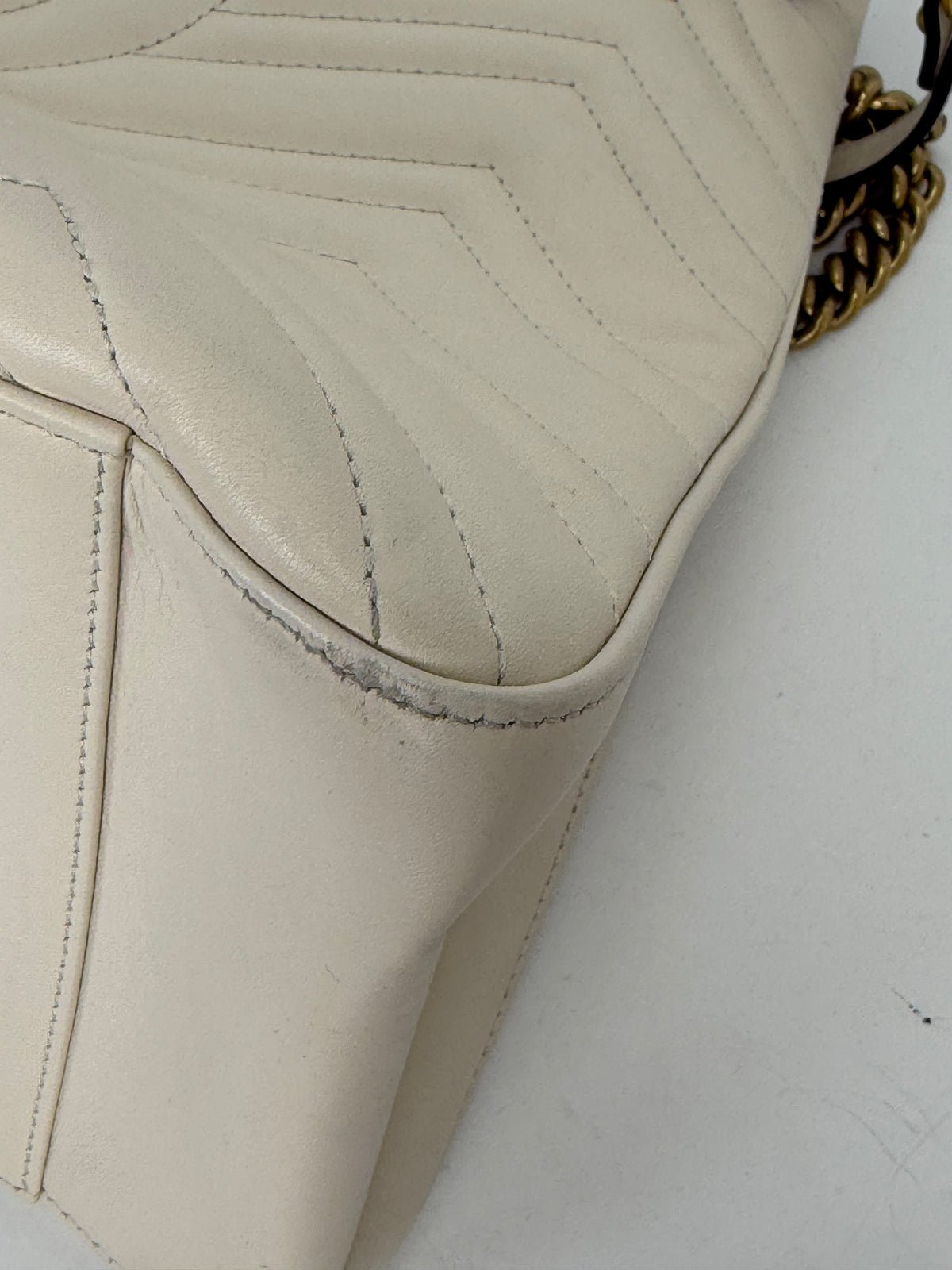 Gucci GG Marmont Chain Shoulder Bag in Beige Matelasse Leather YS18