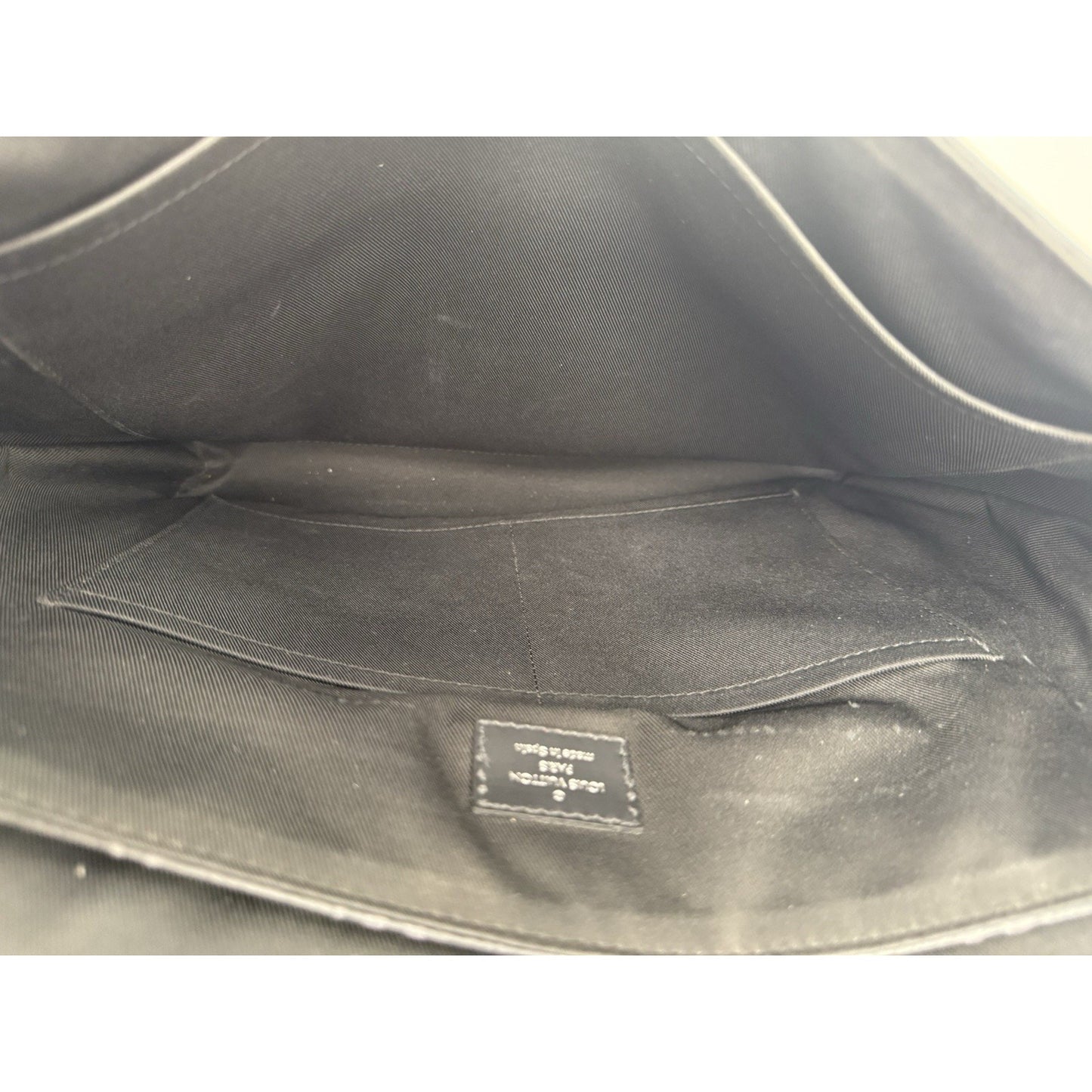 LOUIS VUITTOM District PM Monogram Eclipse Messenger Bag