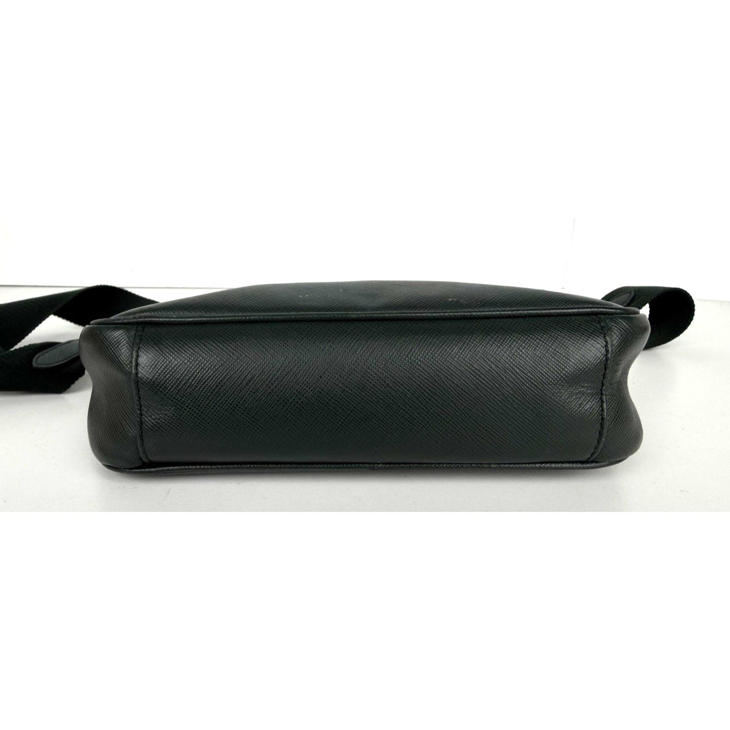 Prada Re-Edition 2005 Saffiano Leather Shoulder Bag in Emerald Green S10
