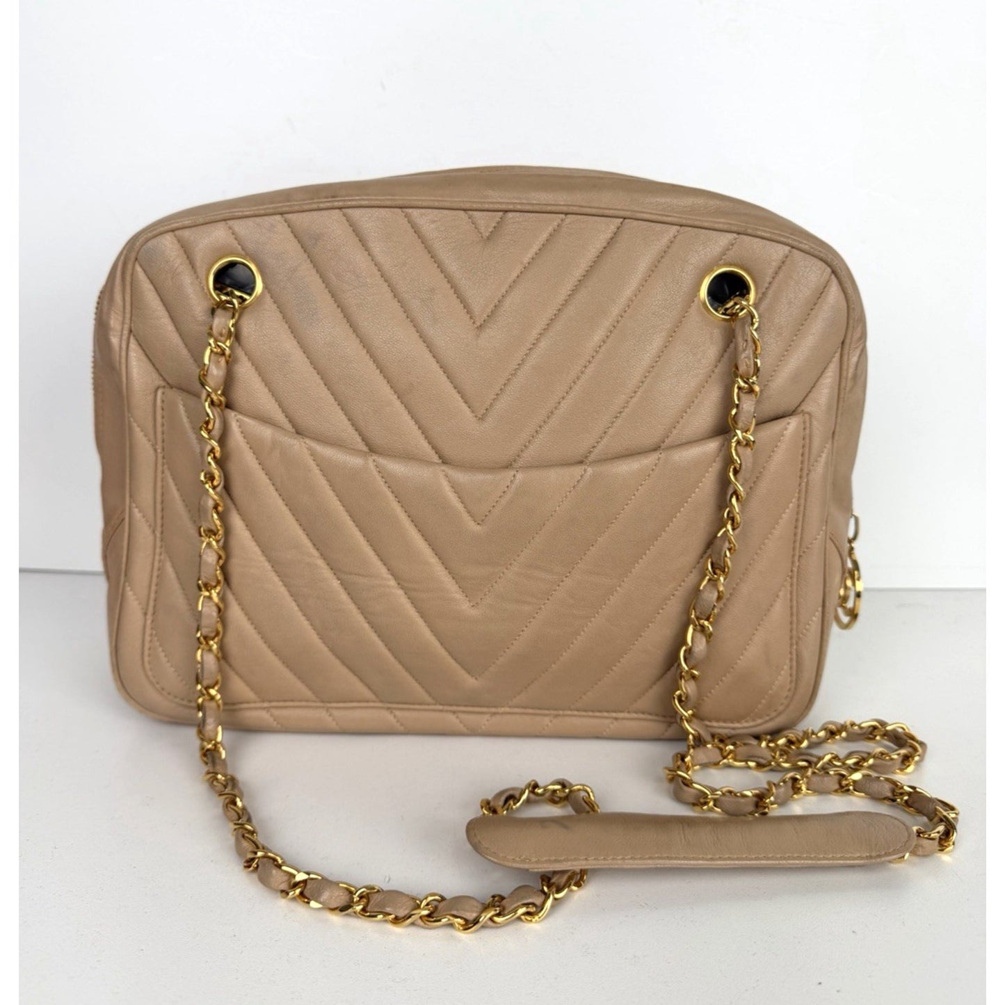 Chanel Chevron Camera Shoulder Bag Vintage in Beige Leather 1989 – 1991 S04