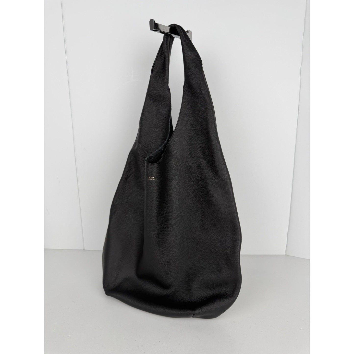 A.P.C. Le Neige Slouchy Hobo Bag Unisex in Black Grained Leather S-19