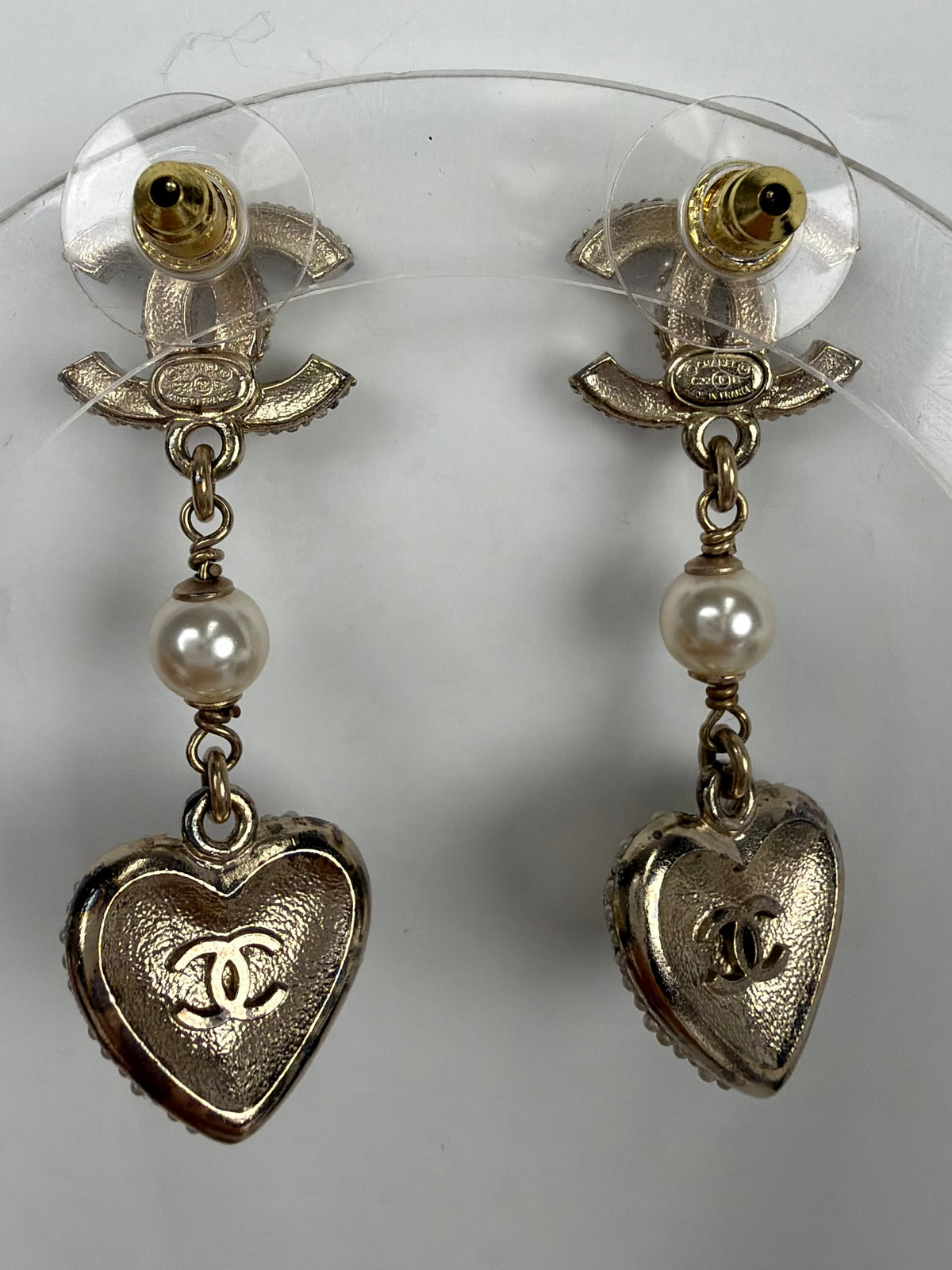 Chanel Faux Pearl & Strass CC Heart Drop Earrings in Gold-Tone Metal 2022 k1