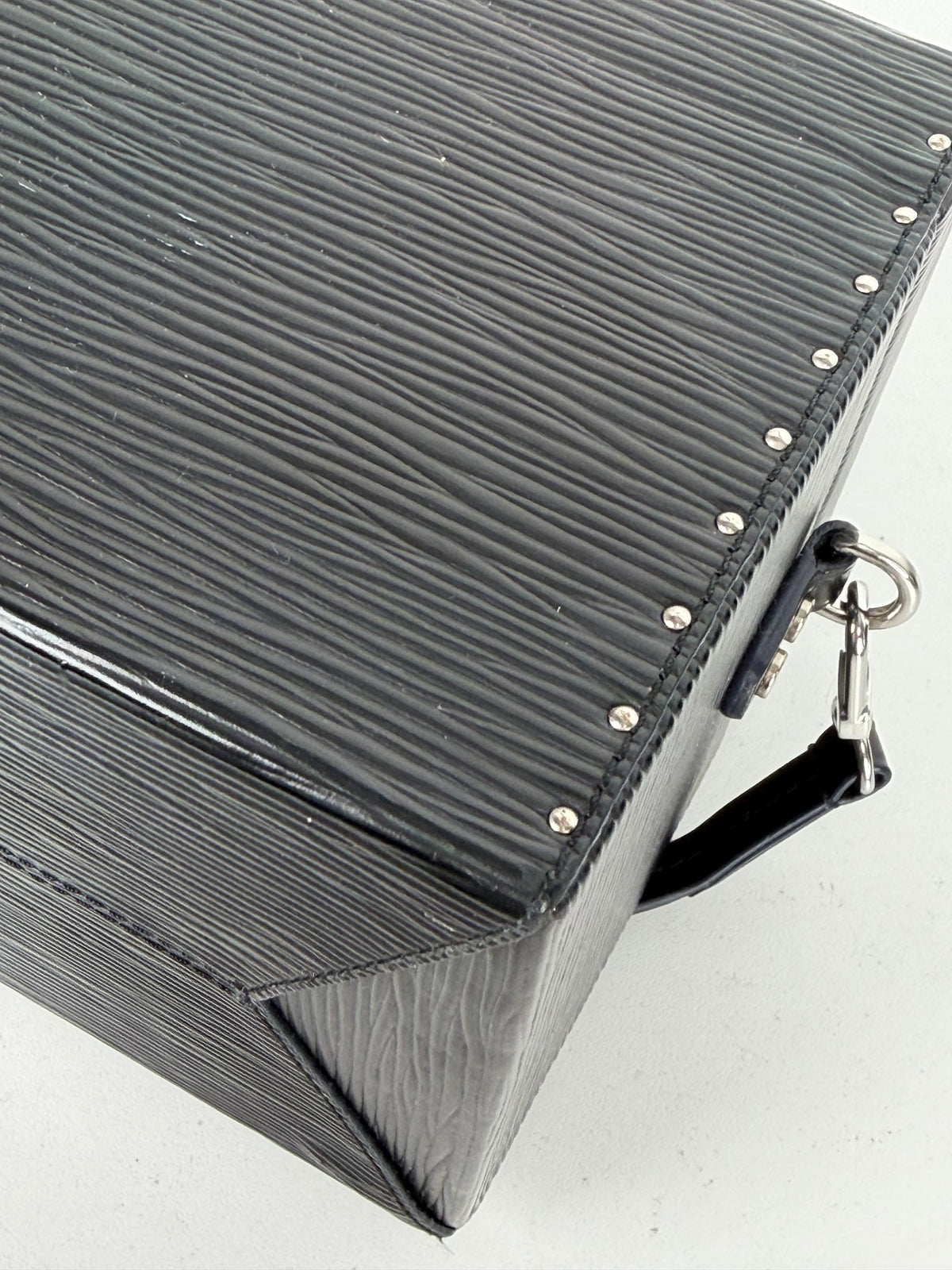 Louis Vuitton Bleecker Box in Black Epi Leather 2019 YS22