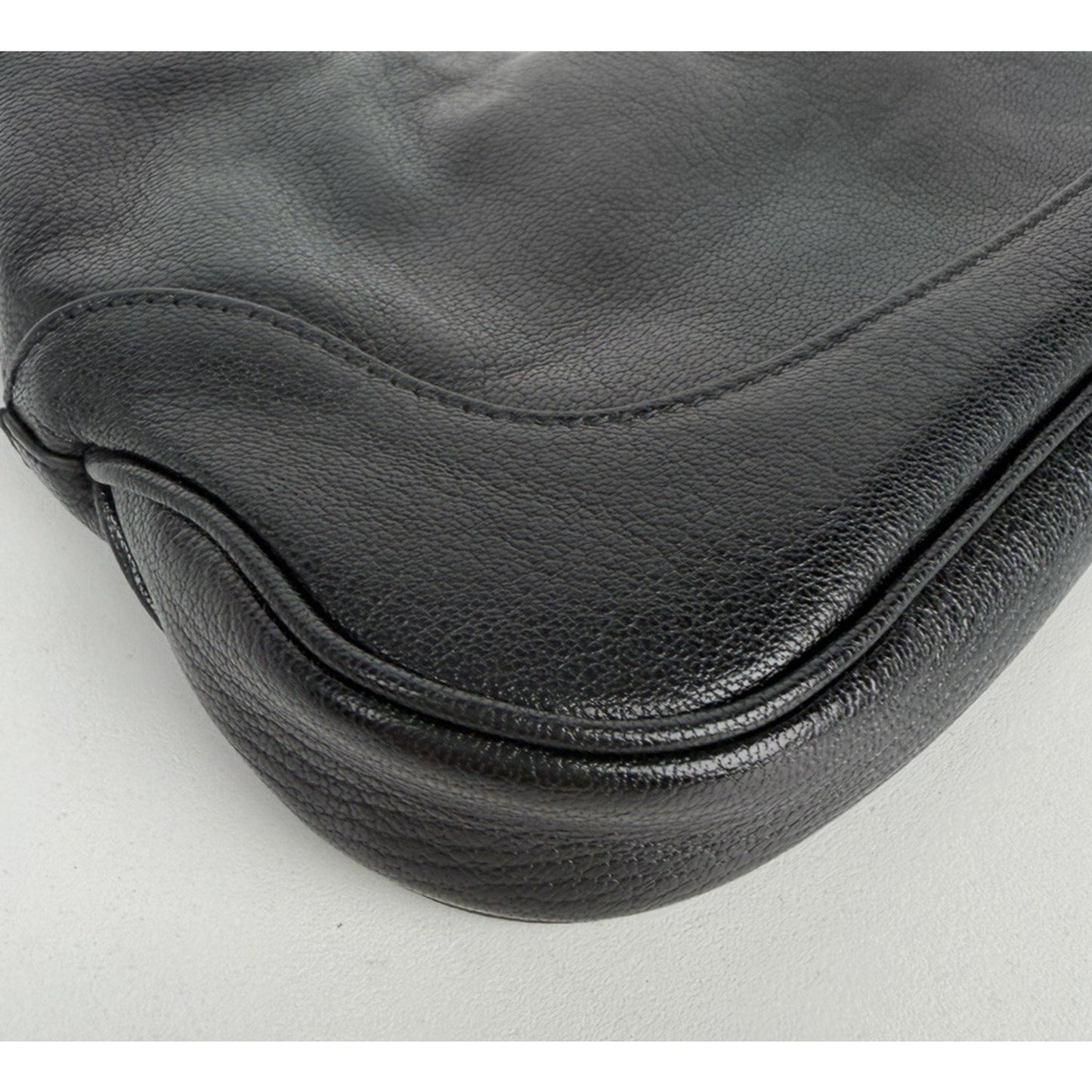 Gucci Jackie Slim 1961 Shoulder Bag in Black Textured-Leather D2