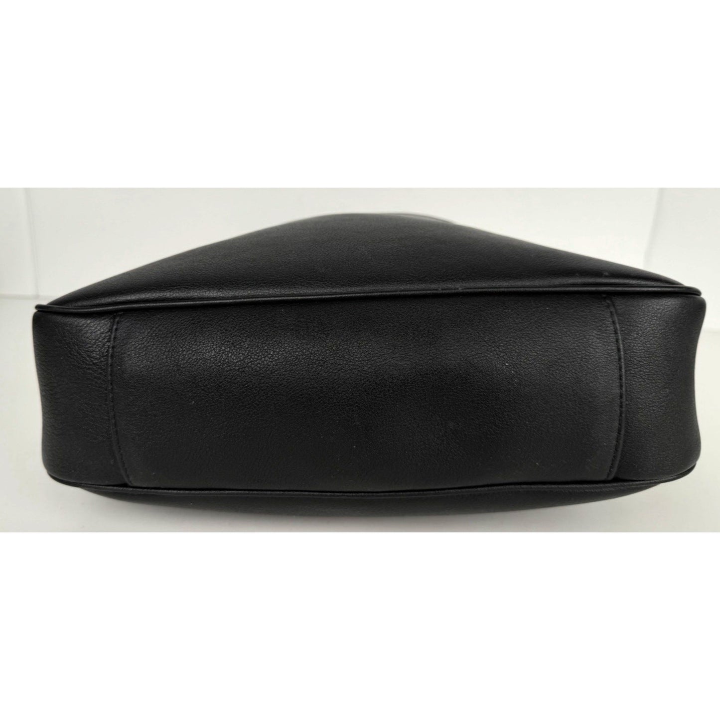 Gucci Diana Medium Shoulder Bag in Black Leather with Bamboo Top Handle S