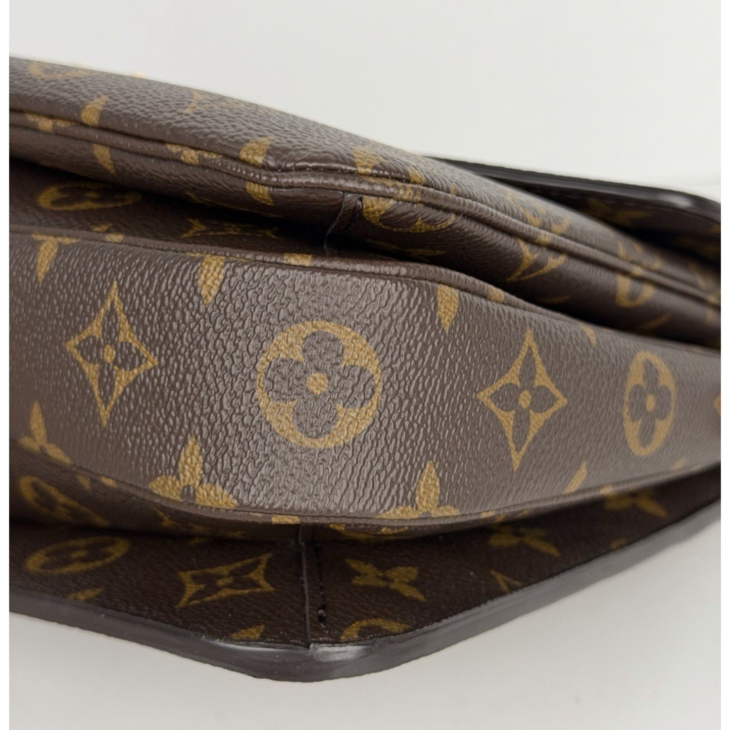 Louis Vuitton Pochette Metis MM Handbag in Monogram Coated Canvas NFC E1