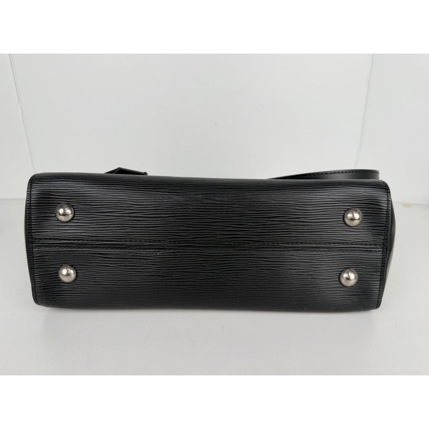 Louis Vuitton Cluny Shoulder Bag MM in Black Epi Leather 2018 B-6