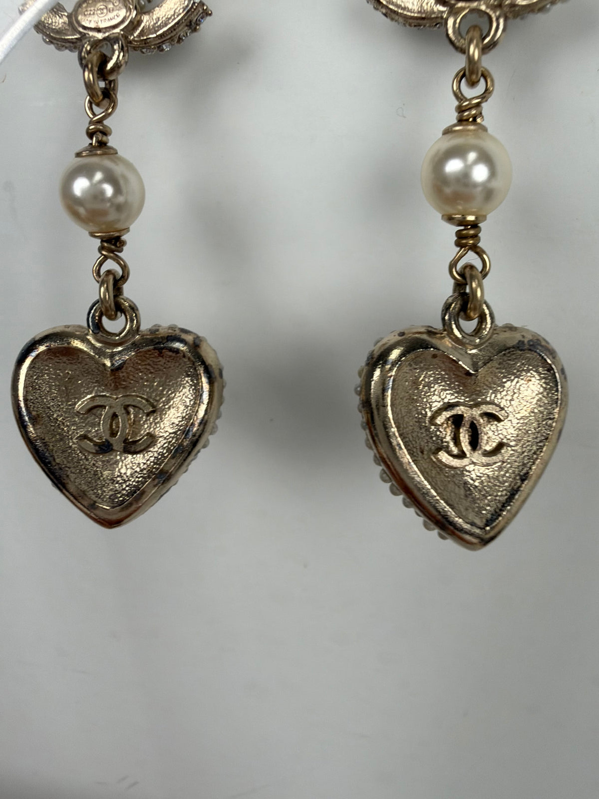Chanel Faux Pearl & Strass CC Heart Drop Earrings in Gold-Tone Metal 2022 k1