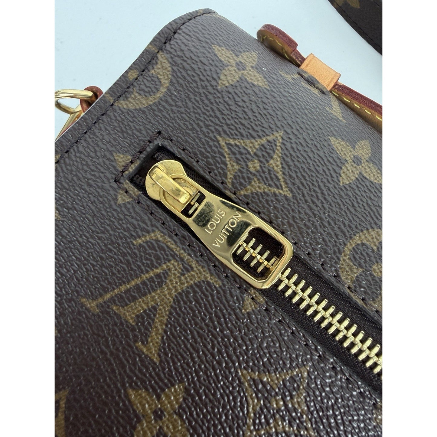 Louis Vuitton Monogram Pochette Metis Shoulder Bag NFC D-4