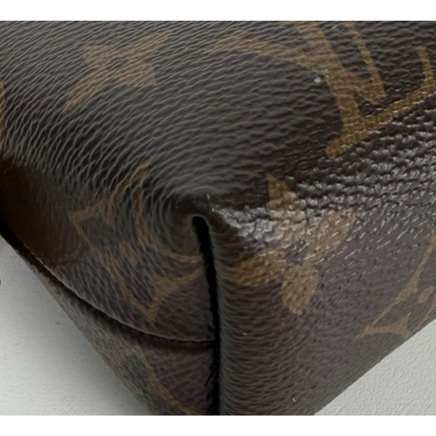 Louis Vuitton Monogram Cosmetic Pouch Bag MM in Coated Canvas 2023 S-07