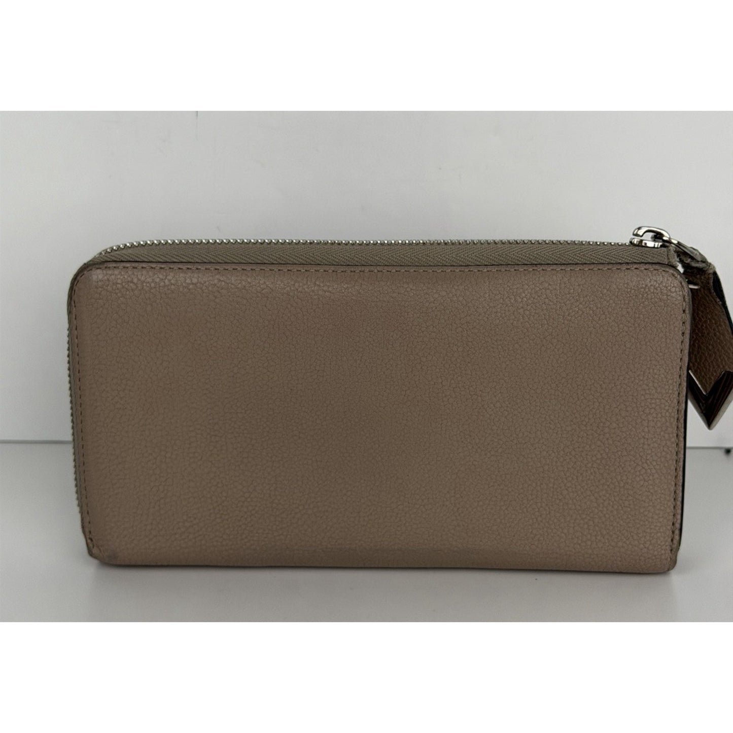 Louis Vuitton Comete Wallet in Galet (Beige) Taurillon Leather 2016