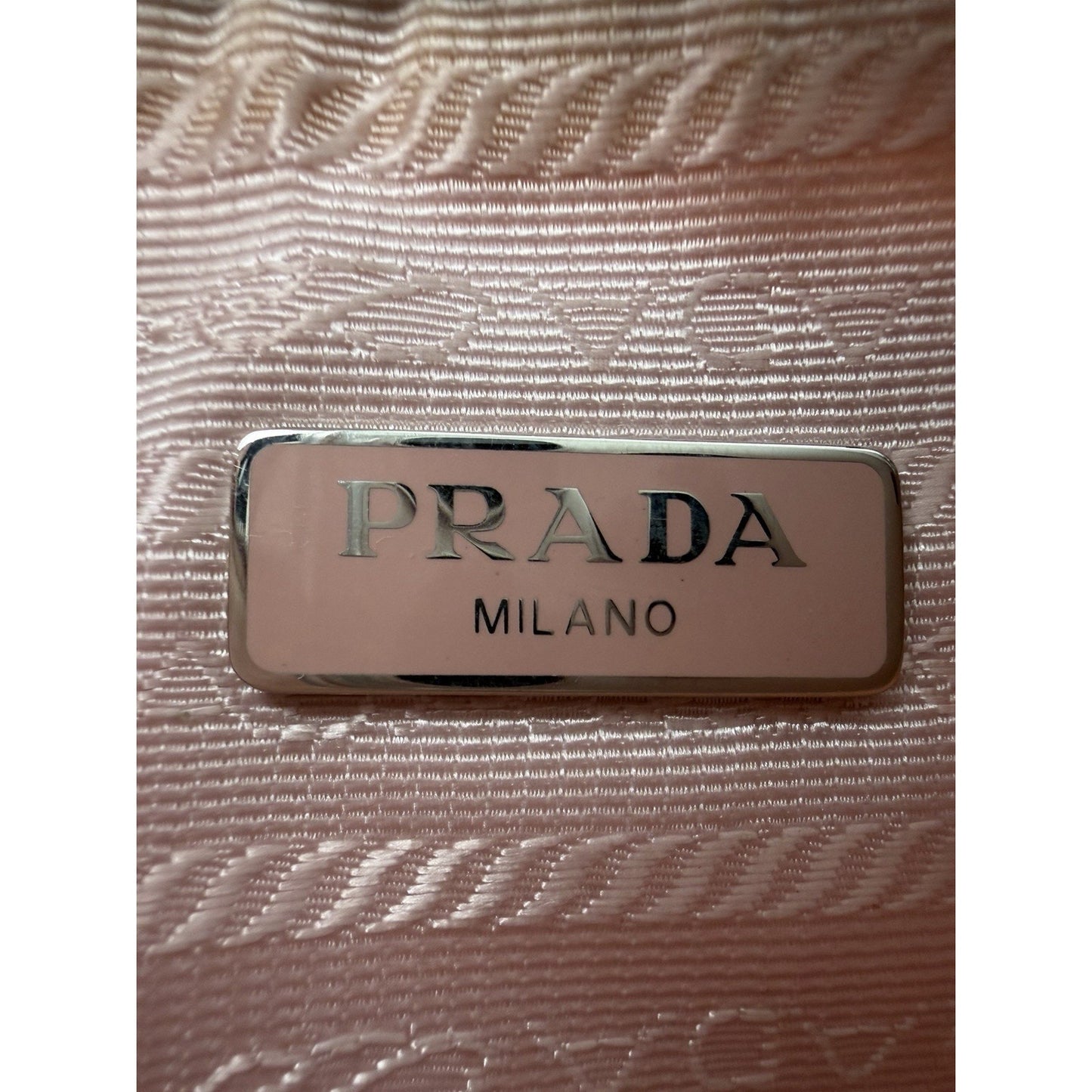 Prada Tessuto Re-Edition 2005 Shoulder Bag in Light Pink Nylon S08