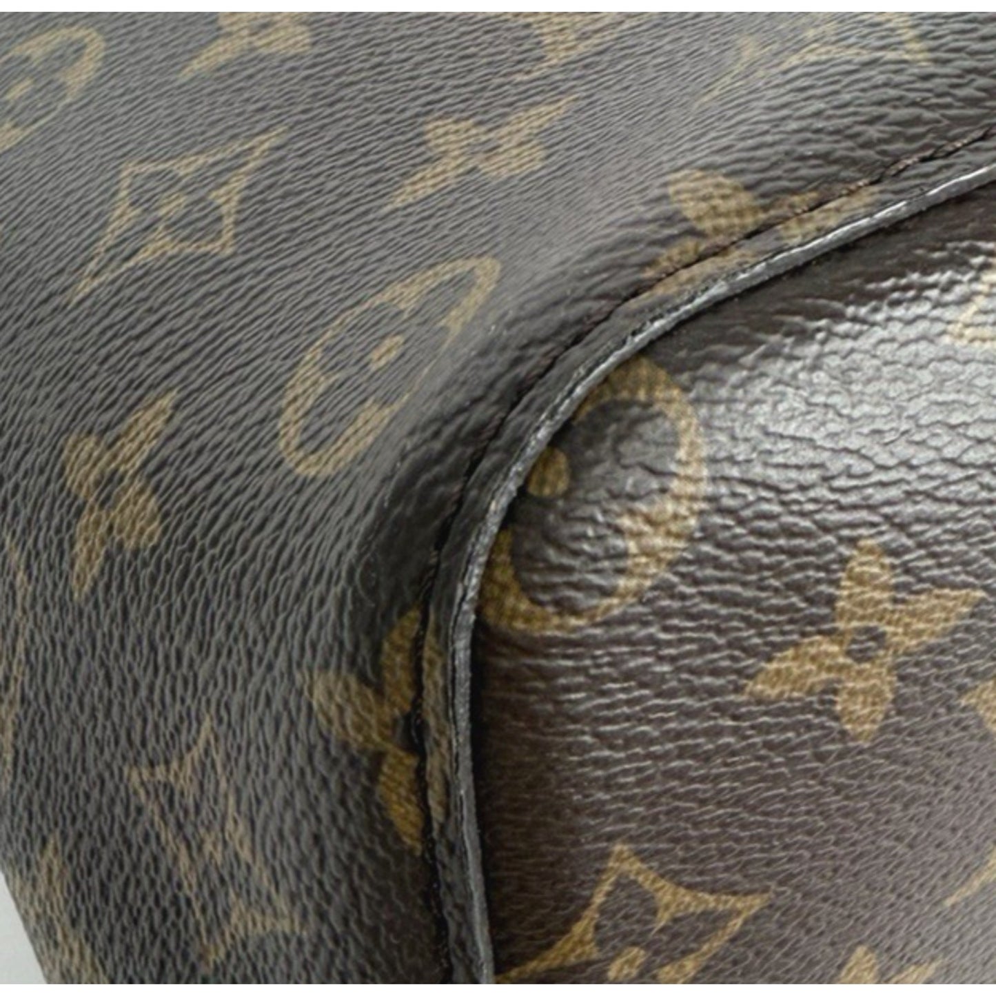 Louis Vuitton NeoNoe MM Bucket Bag in Monogram Coated Canvas 2020 F-1