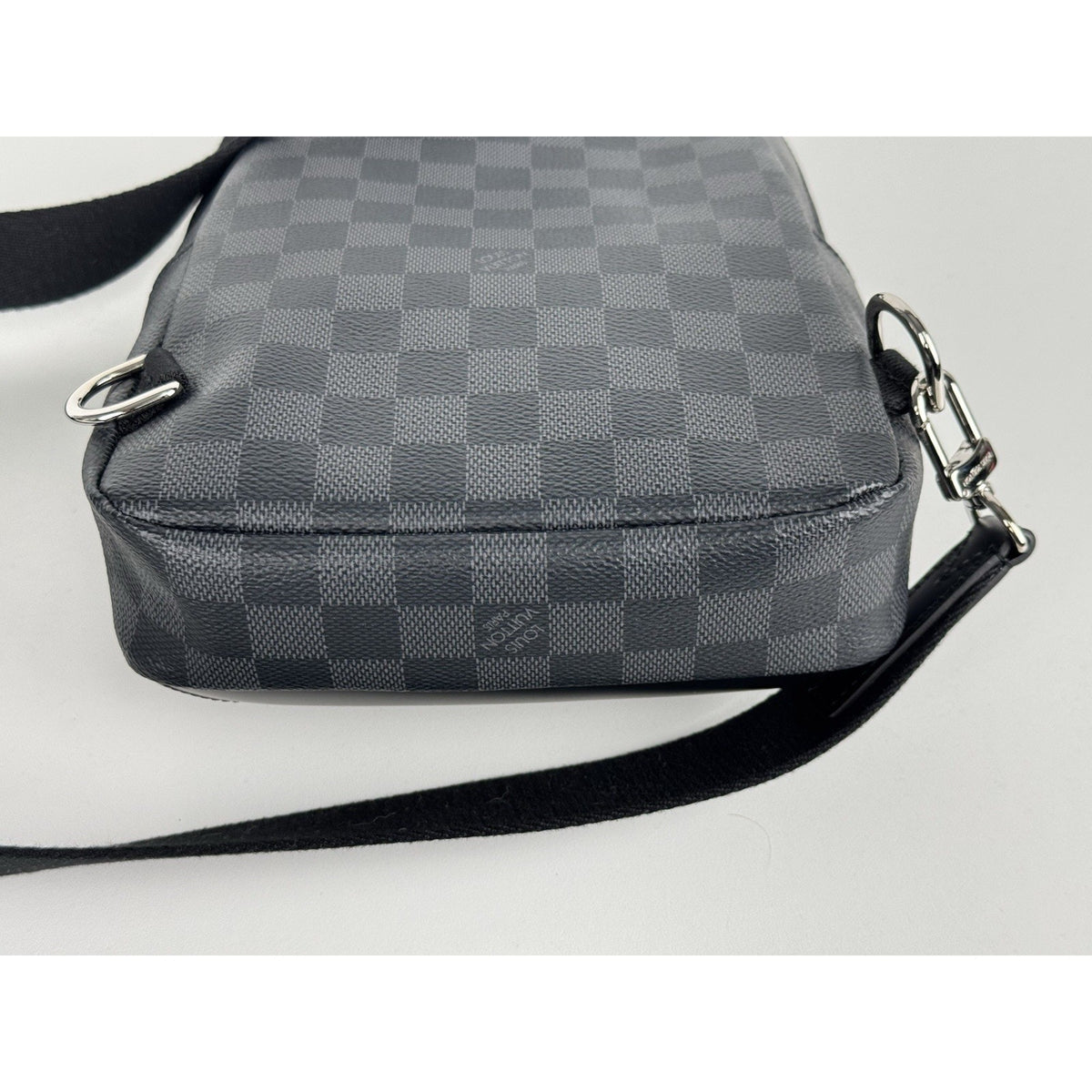 Louis Vuitton Avenue Sling Bag Damier Graphite Canvas D-2