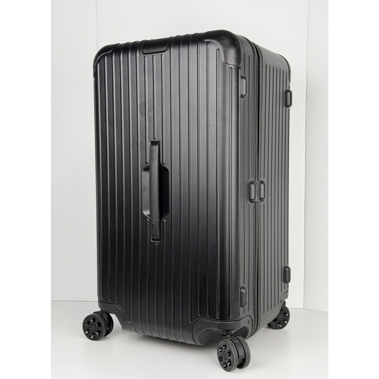 RIMOWA Essential Trunk Large Suitcase in Black Matte