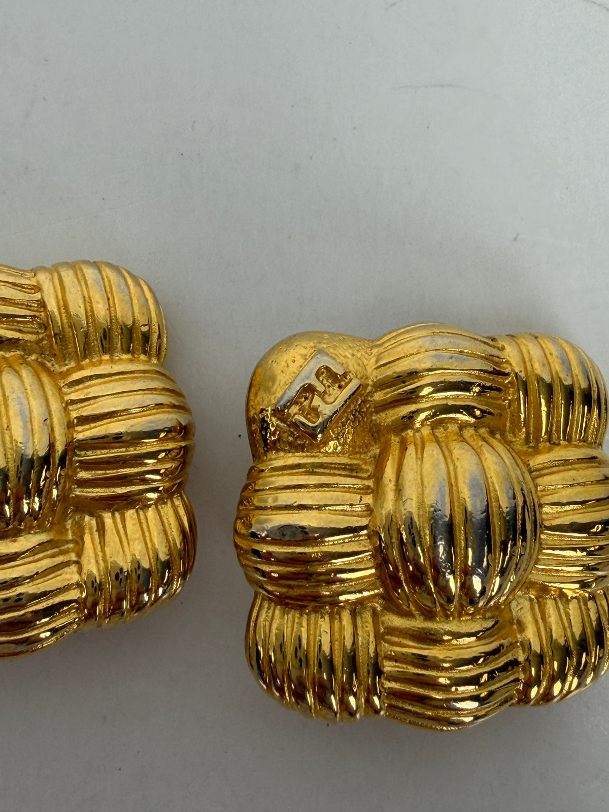 Fendi Basket-Weave Clip On Earrings in Gold-Tone Metal YK3