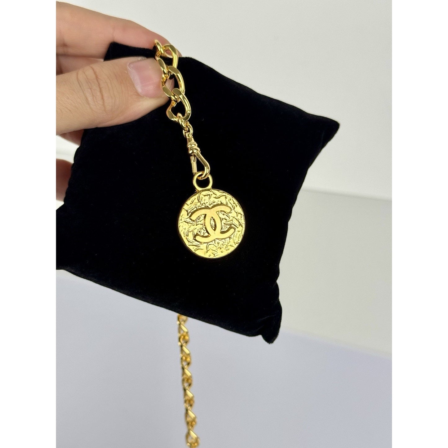 LAYAWAY: Chanel Gold-plated Metal Chain Belt with CC Logo Medallion K-1 (Copy)
