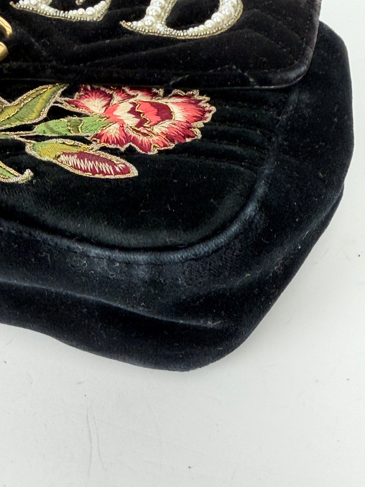 Gucci Velvet Loved Embroidered Medium GG Marmont Shoulder Bag in Black Velvet YS-11