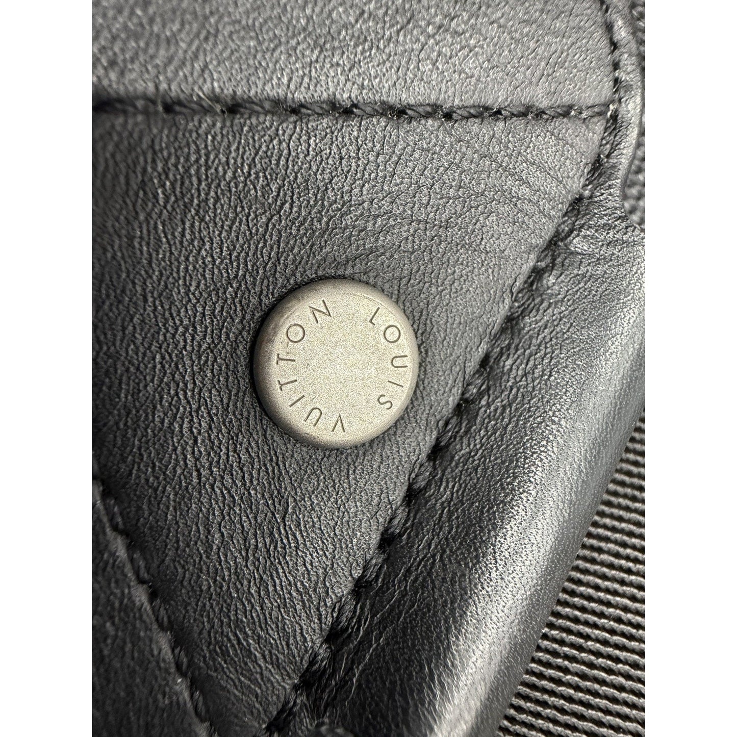 Louis Vuitton Avenue Sling Mens Crossbody Bag in Damier Black Infiniti 2018 S