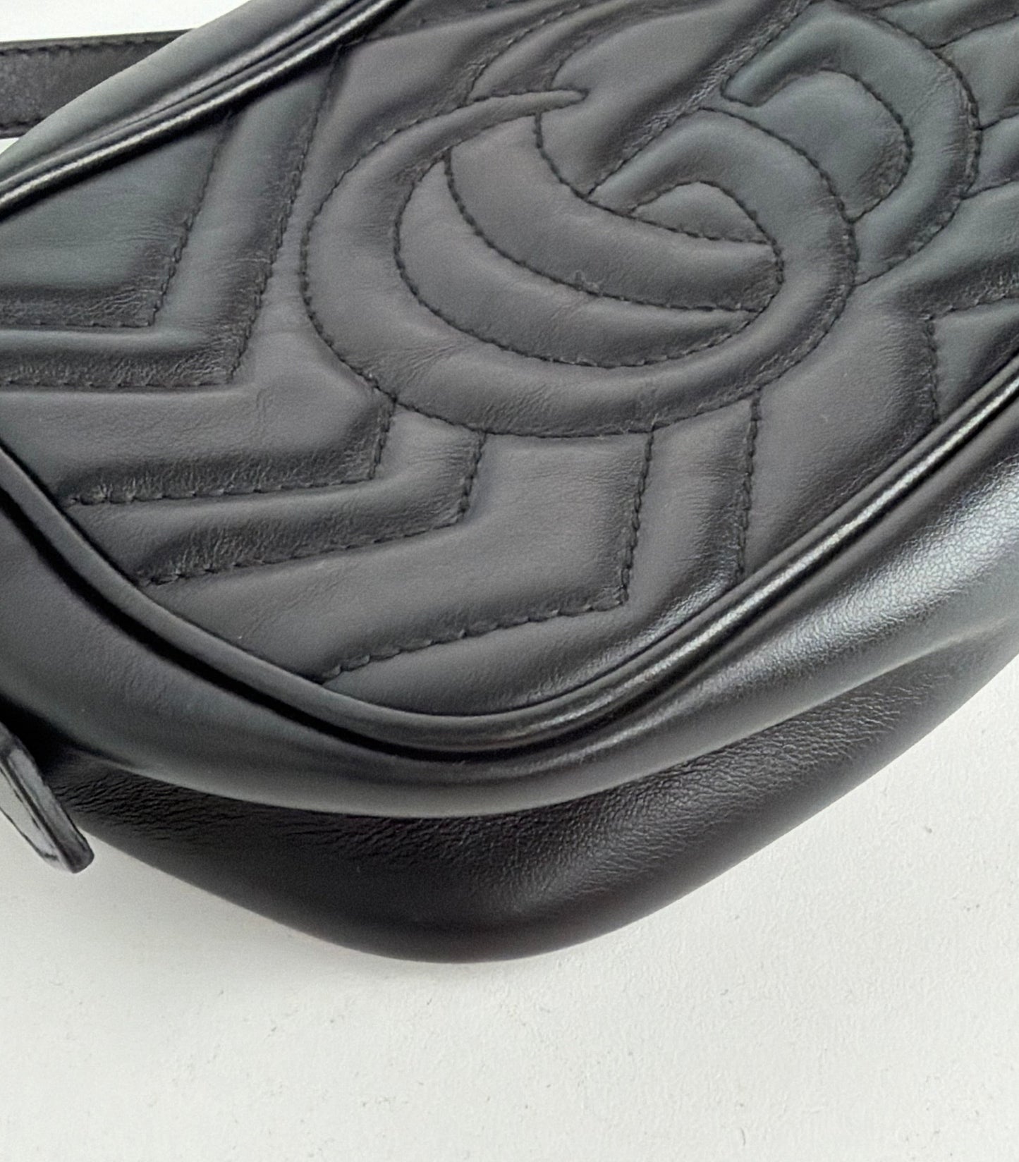 Gucci GG Marmont Mini Shoulder Bag in Black Matelasse Leather Y-06