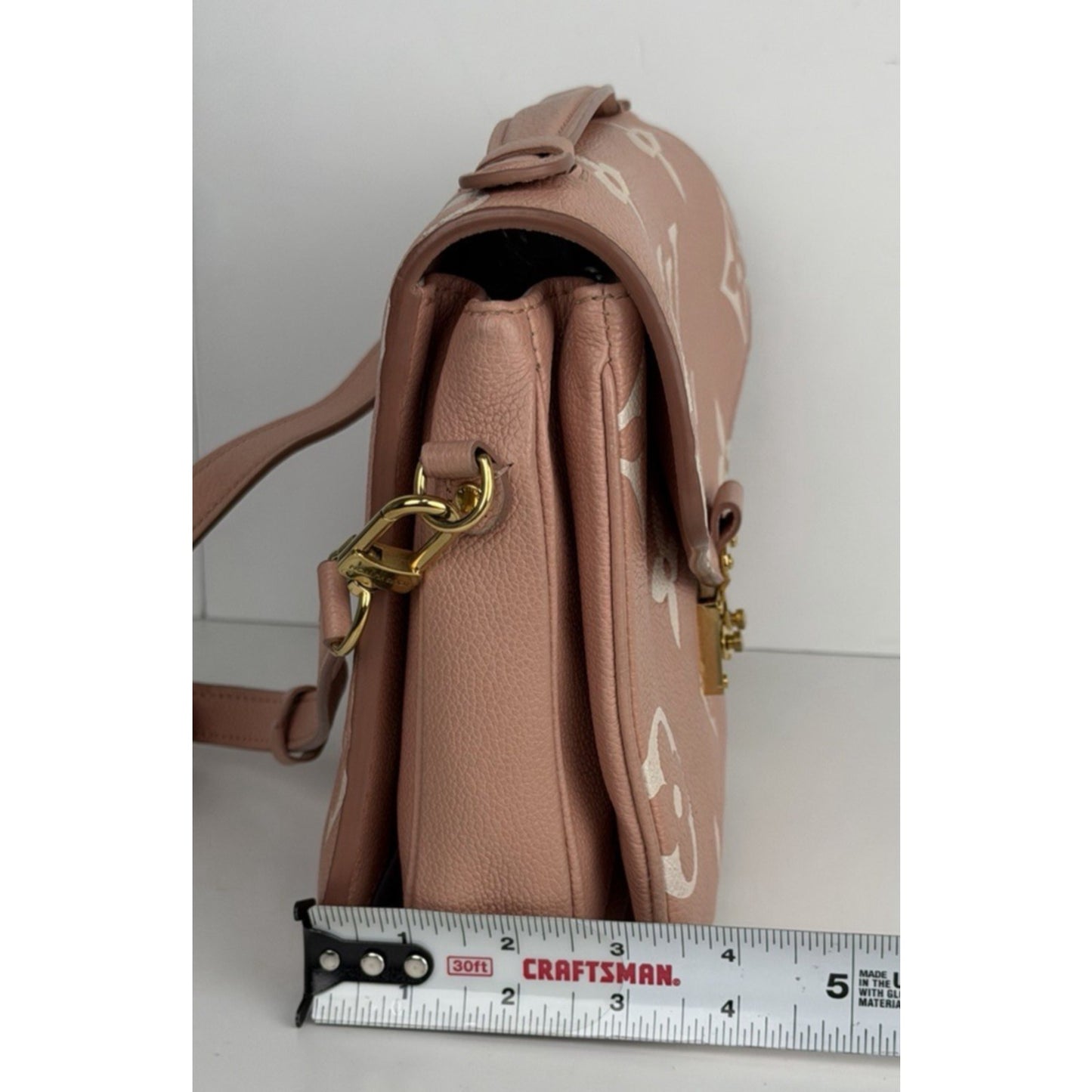 Louis Vuitton Pochette Metis Bicolor Rose Trianon & Cream Shoulder Bag NFC E2