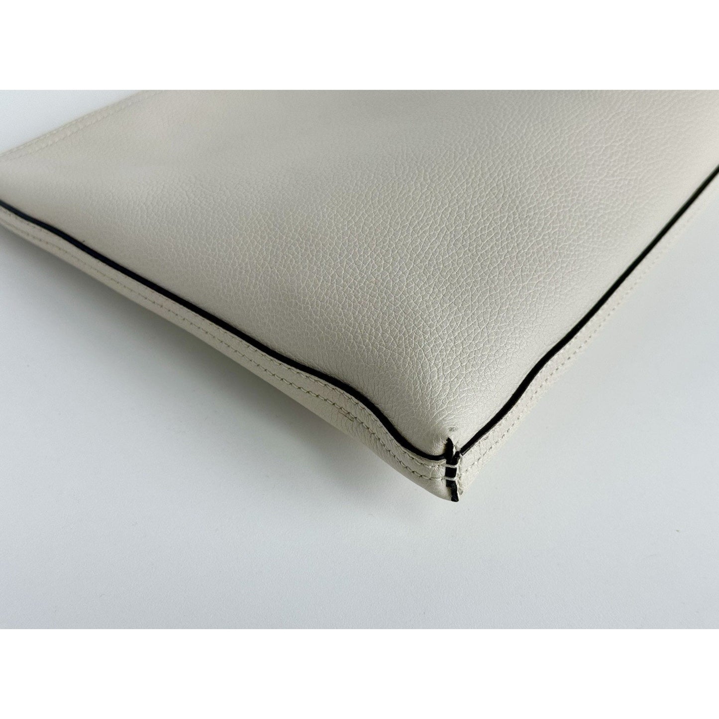 Gucci White Leather Logo Print Zip Pouch with Gold Hardware D-1