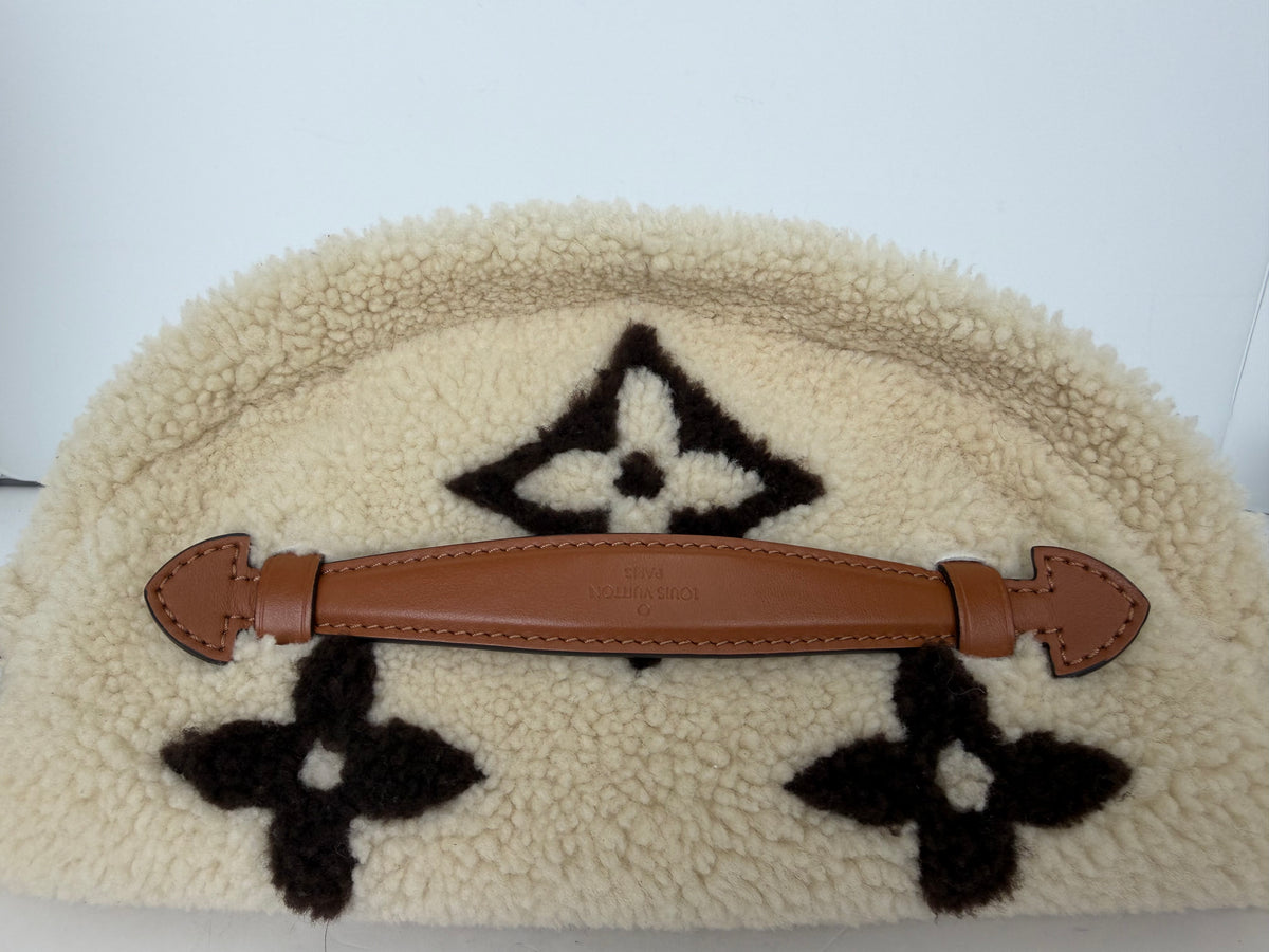 Louis Vuitton Teddy Fleece Bumbag in Beige & Brown Giant Monogram NFC YD-2
