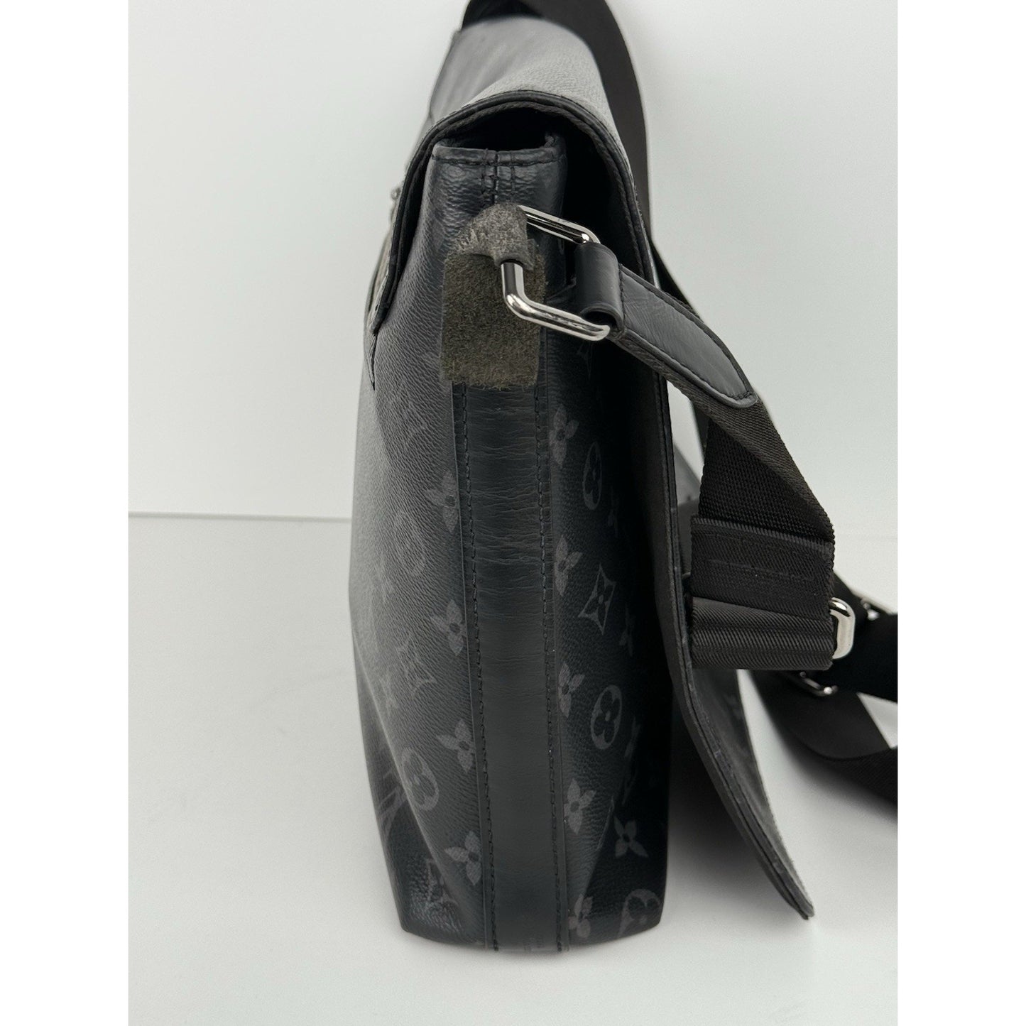 LOUIS VUITTOM District PM Monogram Eclipse Messenger Bag