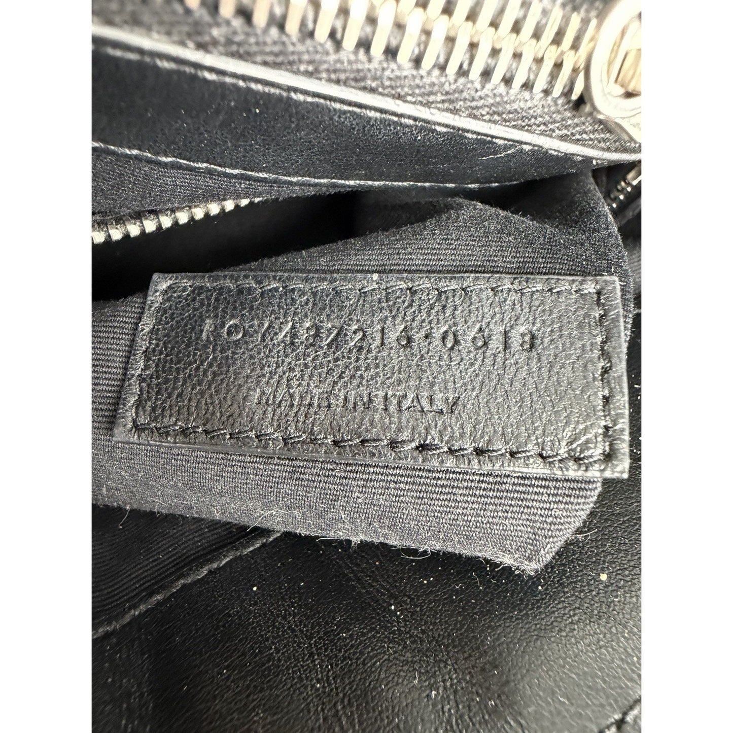 Saint Laurent Toy Loulou Shoulder Bag in Black Quilted Leather Medium R1