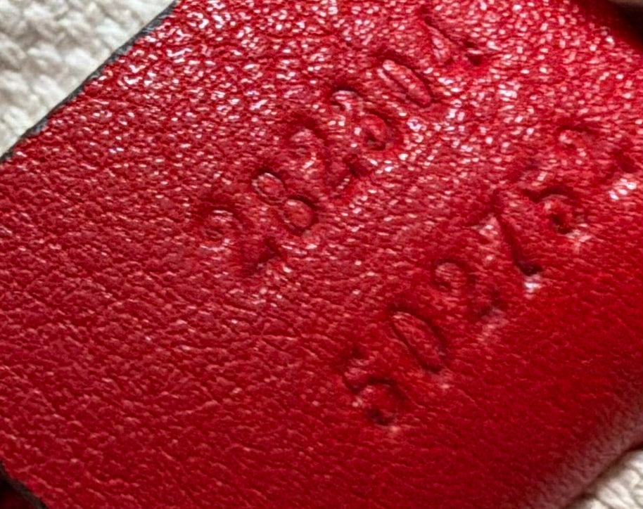 Gucci Soho Hobo Bag G Logo in Red Pebbled Leather Tassel