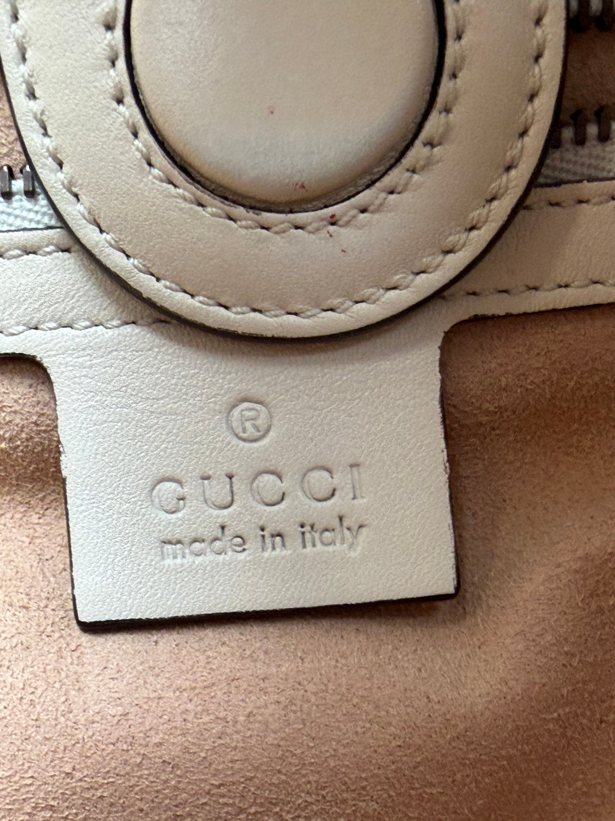 Gucci GG Marmont Chain Shoulder Bag in Beige Matelasse Leather YS18