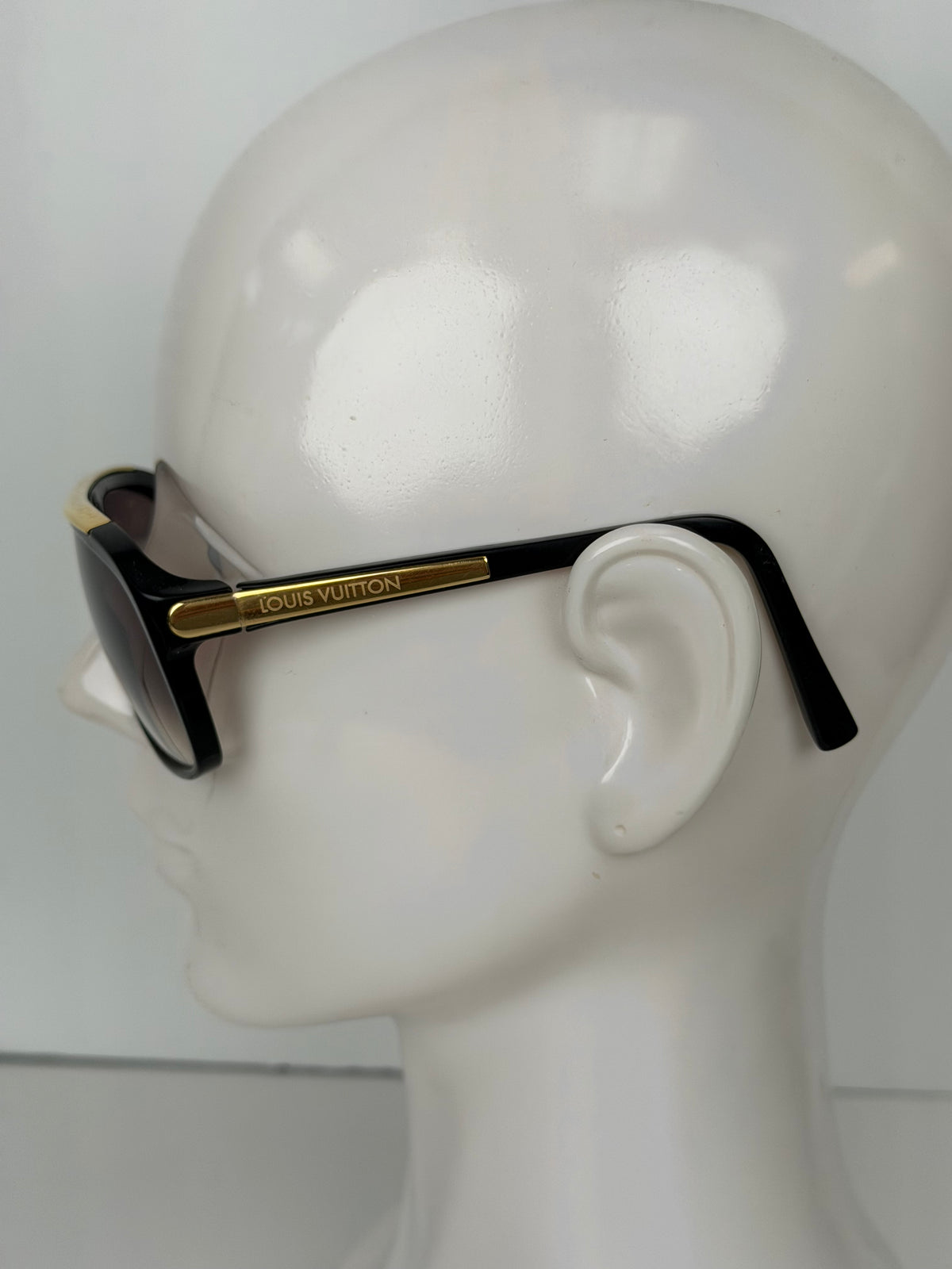 Louis Vuitton Evidence Millionaire Sunglasses in Black Frame with Gray Ombre Lenses YK-1