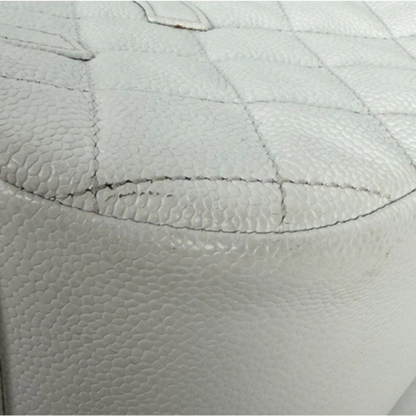 Chanel CC Hobo Medium Shoulder Bag in White Caviar Quilted Leather 2004 E3