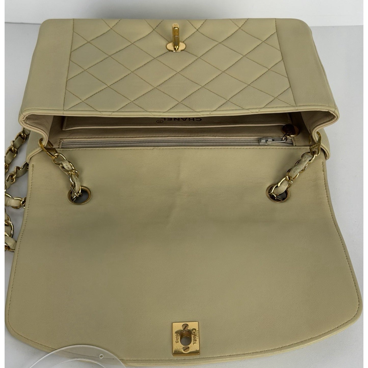 Chanel Vintage Medium Diana Flap Bag in Light Beige Lambskin Leather C6