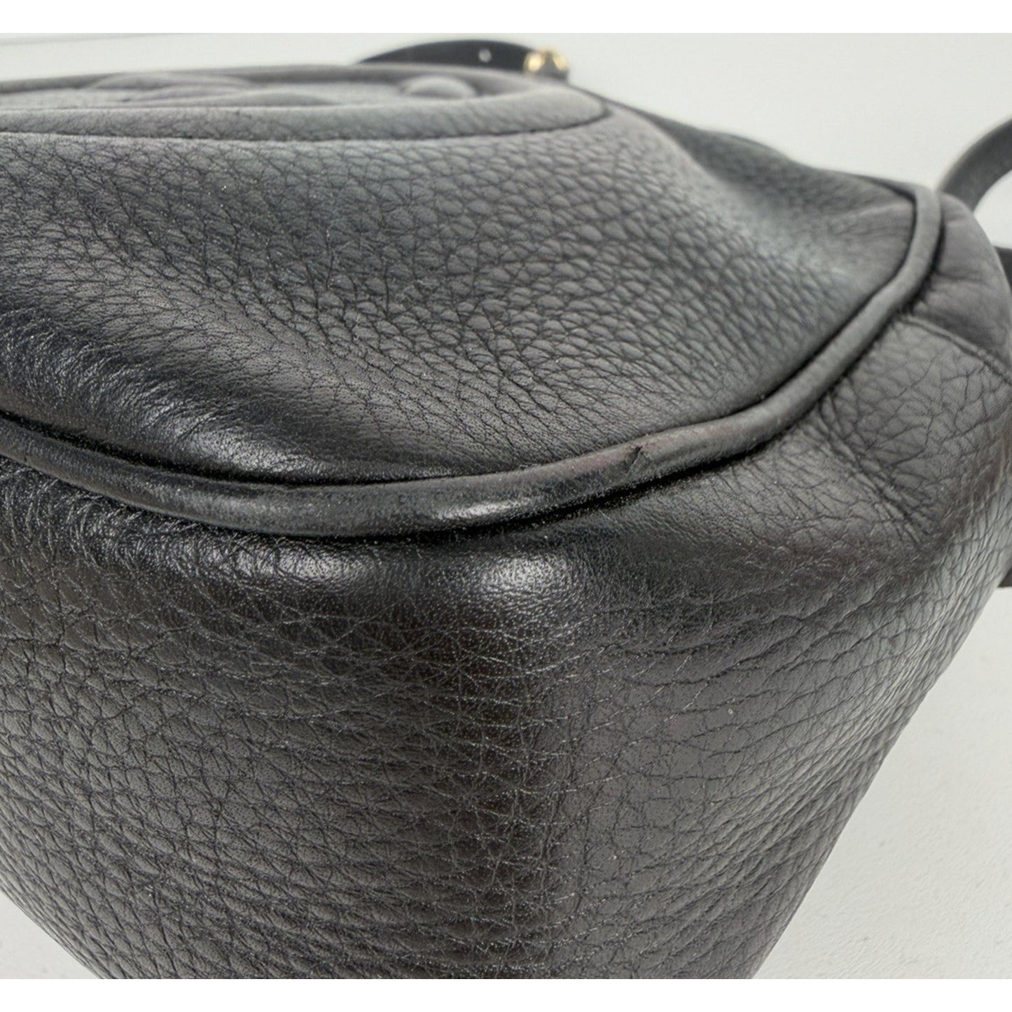 Gucci Soho Small Disco Shoulder Bag in Black Pebbled Calfskin Leather S19